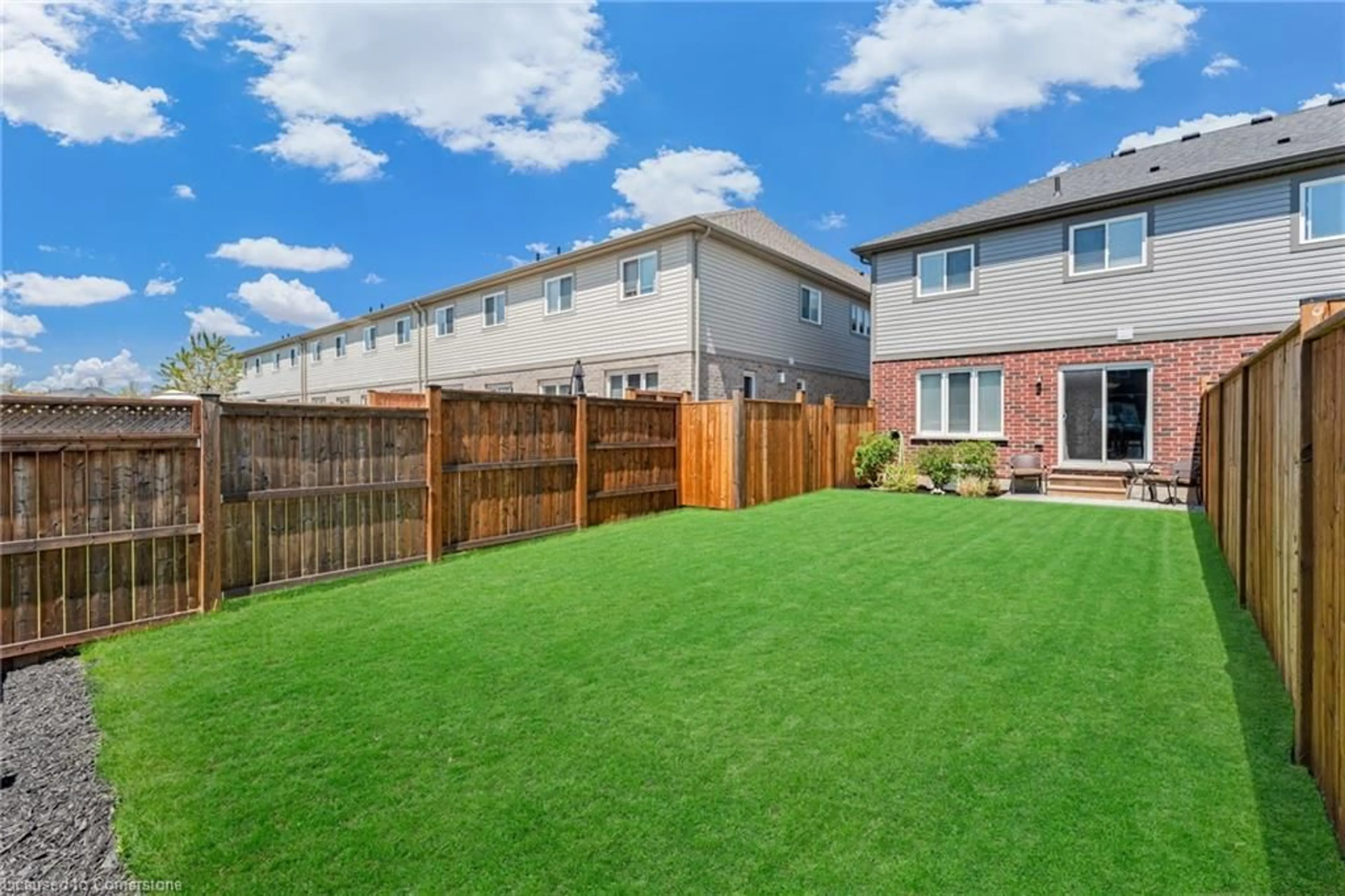 Patio, street for 111 Heron St, Welland Ontario L3C 0G8