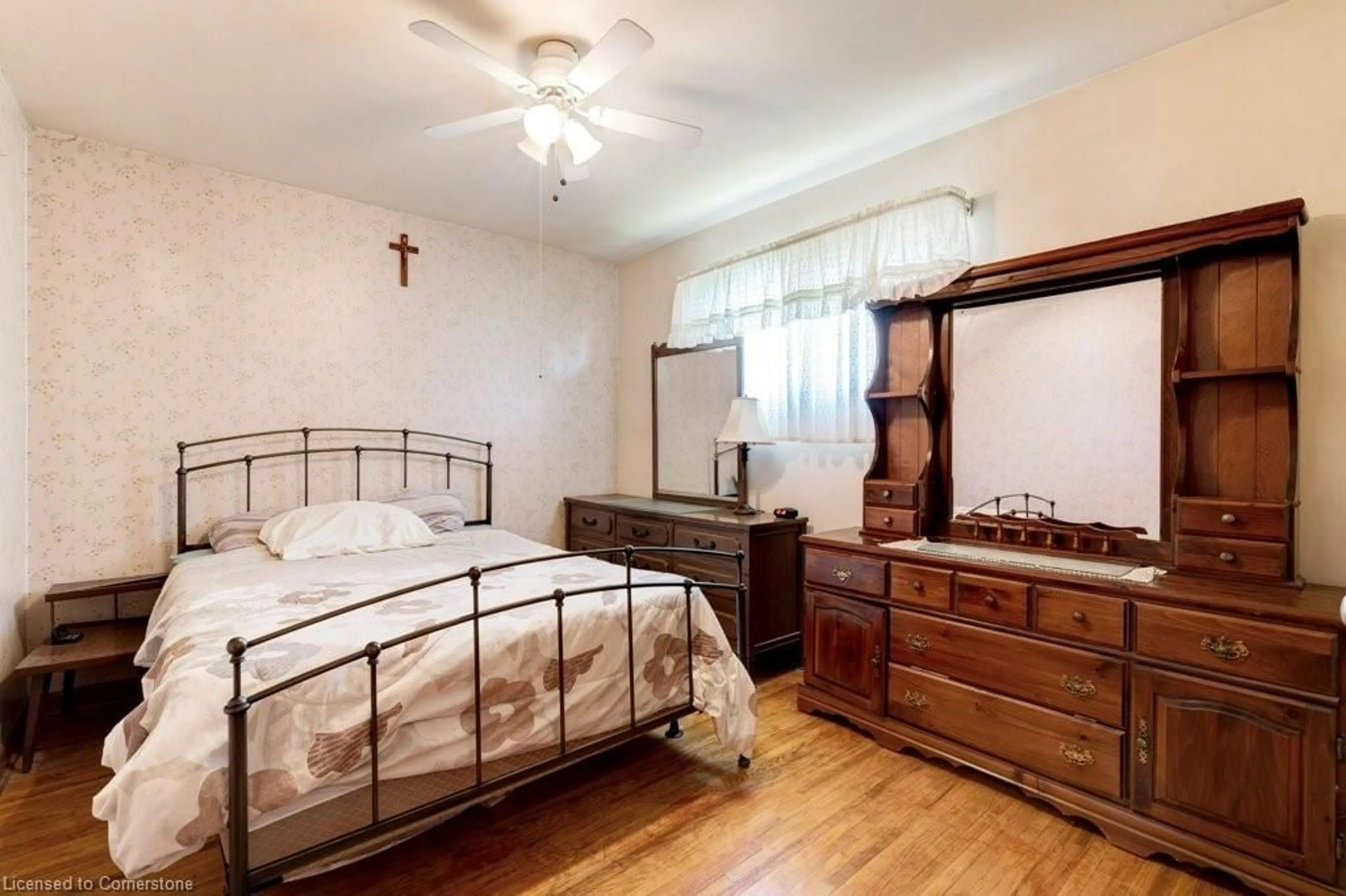 Bedroom with bed, wood/laminate floor for 40 Richwill Rd, Hamilton Ontario L9C 1S1