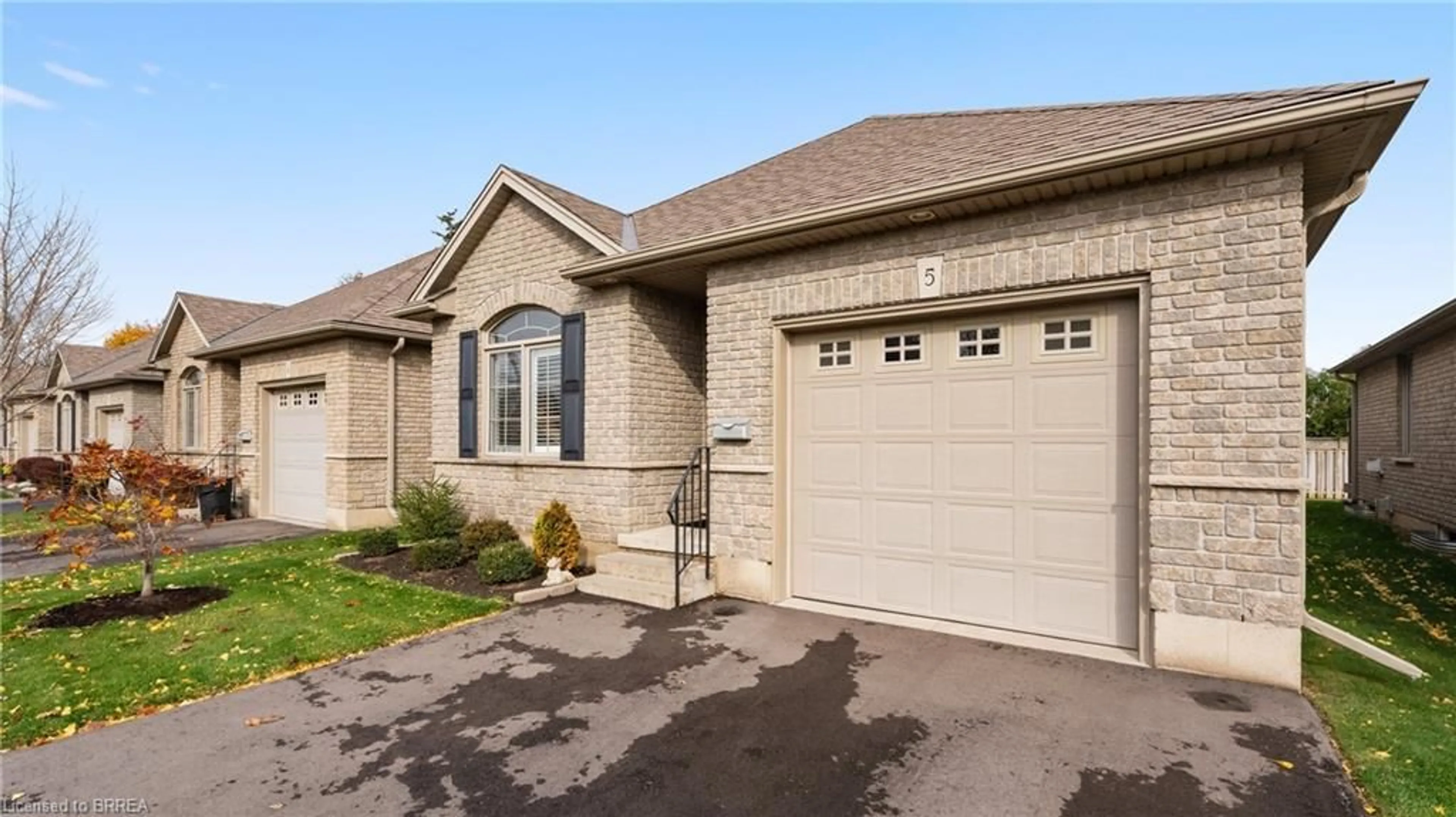Home with brick exterior material, street for 95 North Park St #5, Brantford Ontario N3R 4K2