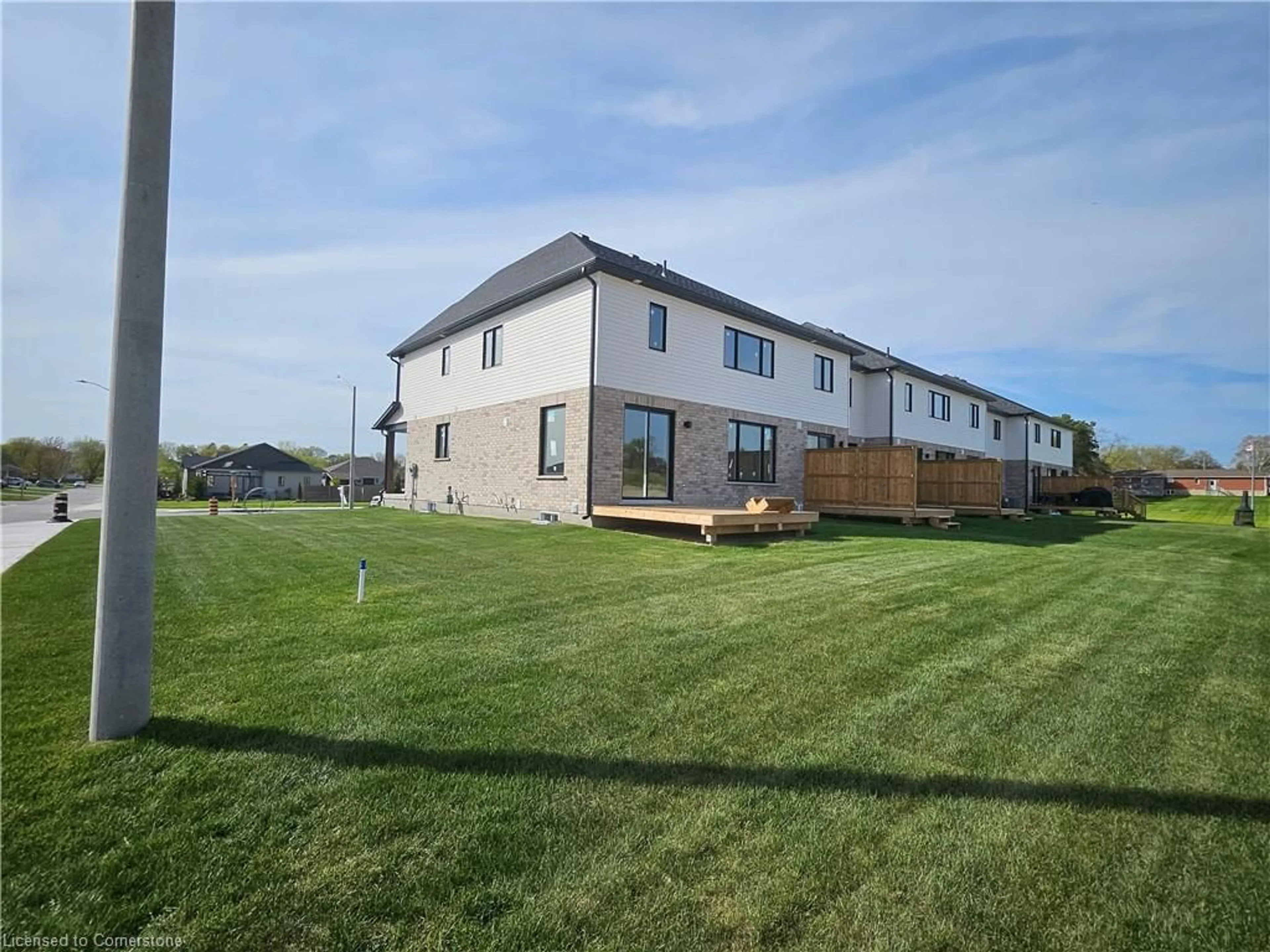 A pic from outside/outdoor area/front of a property/back of a property/a pic from drone, unknown for 40 Anne St, Harriston Ontario N0G 1Z0