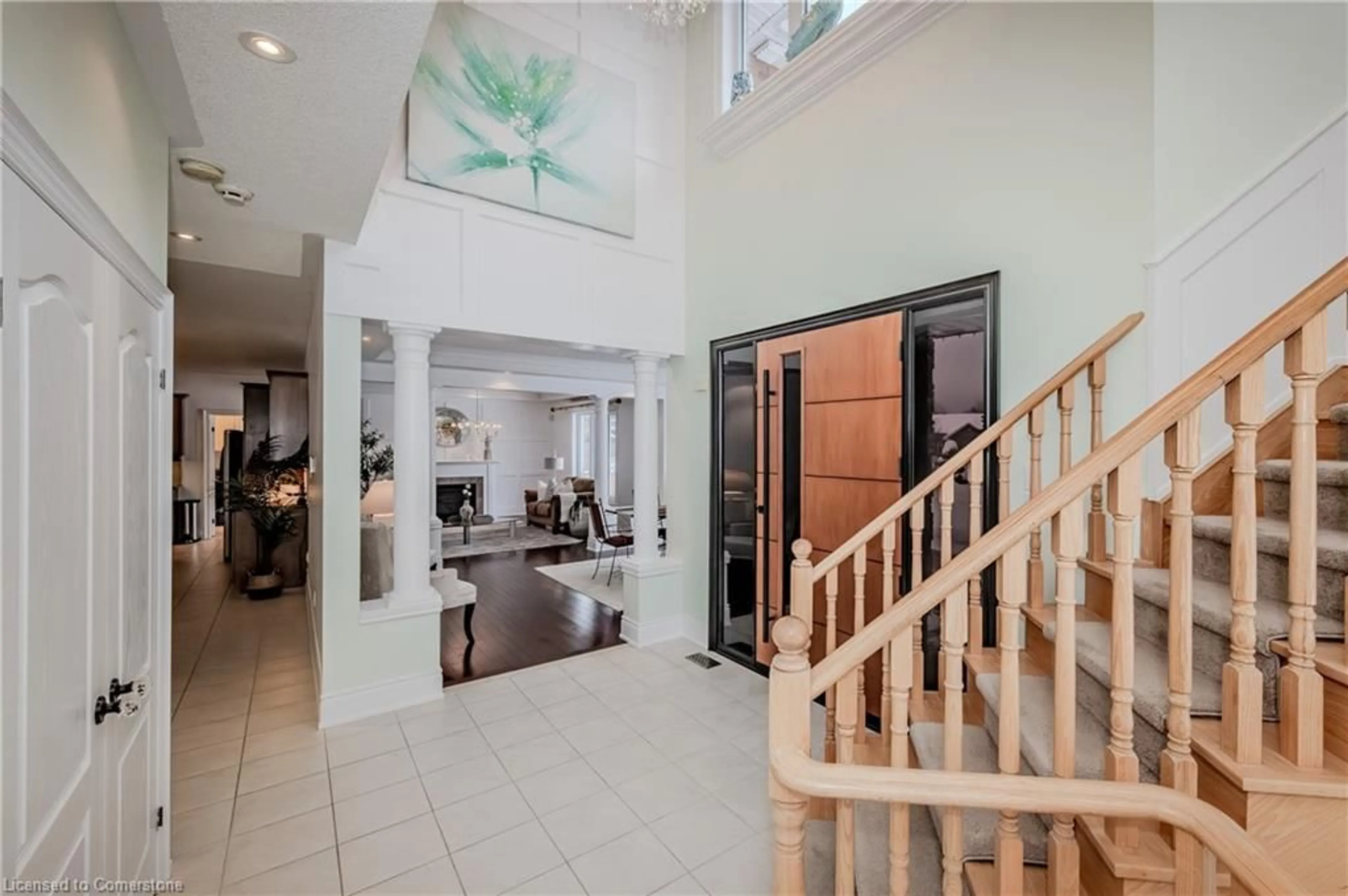 Indoor foyer for 32 Forest Ridge Rd, Erin Ontario N0B 1T0