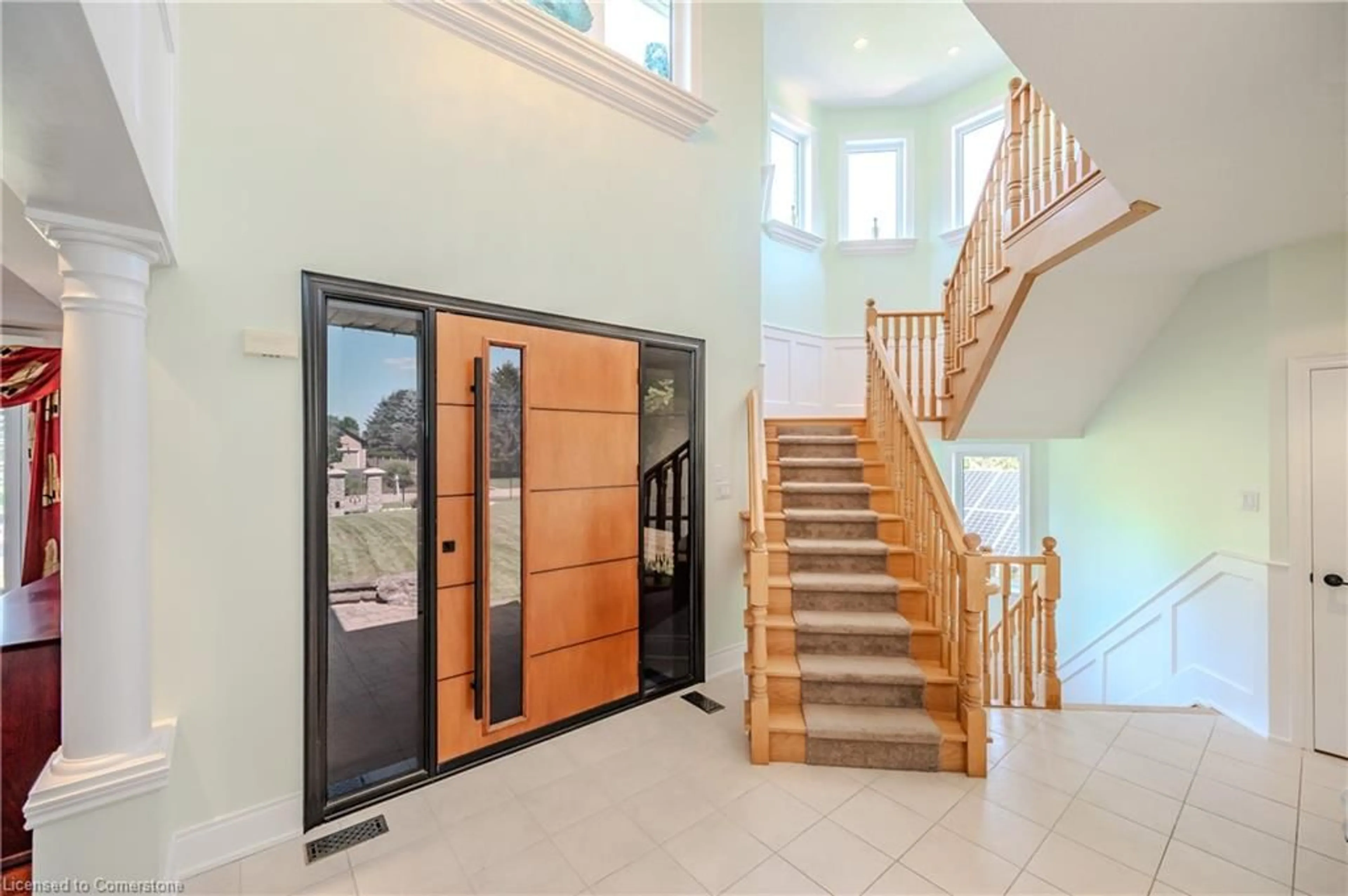 Indoor entryway for 32 Forest Ridge Rd, Erin Ontario N0B 1T0