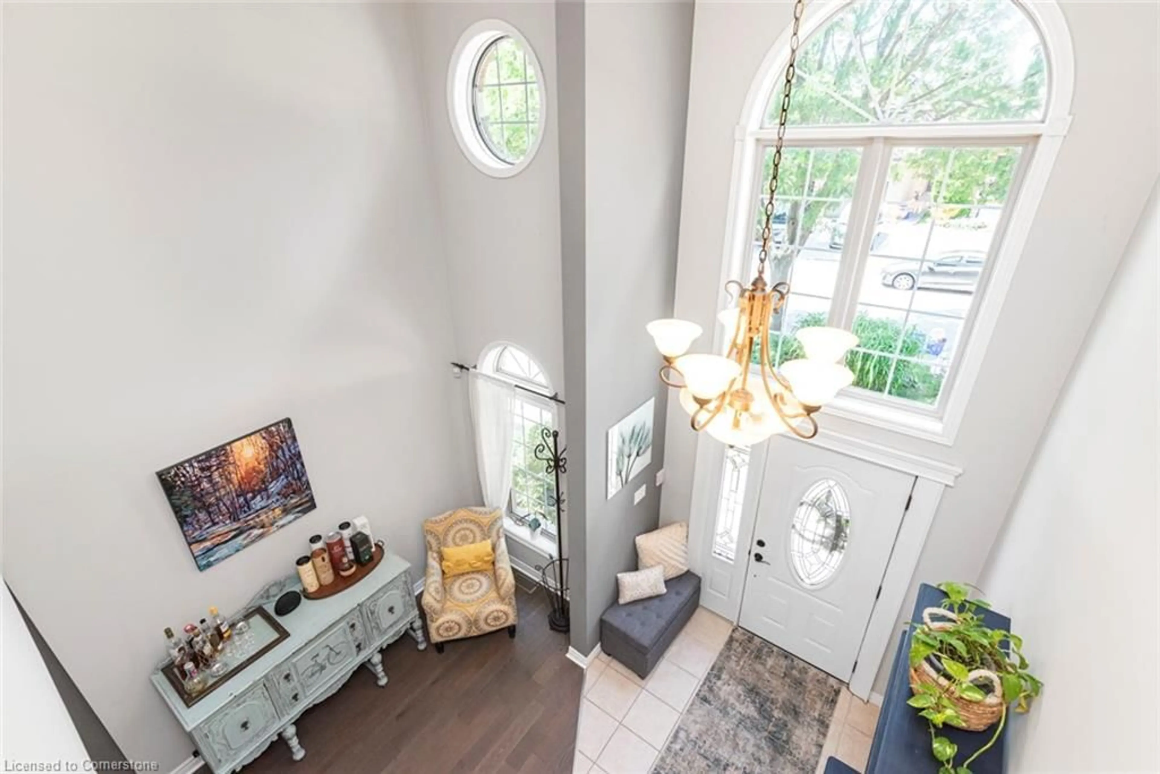 Indoor entryway for 54 Stonepine Cres, Hamilton Ontario L9C 7T7