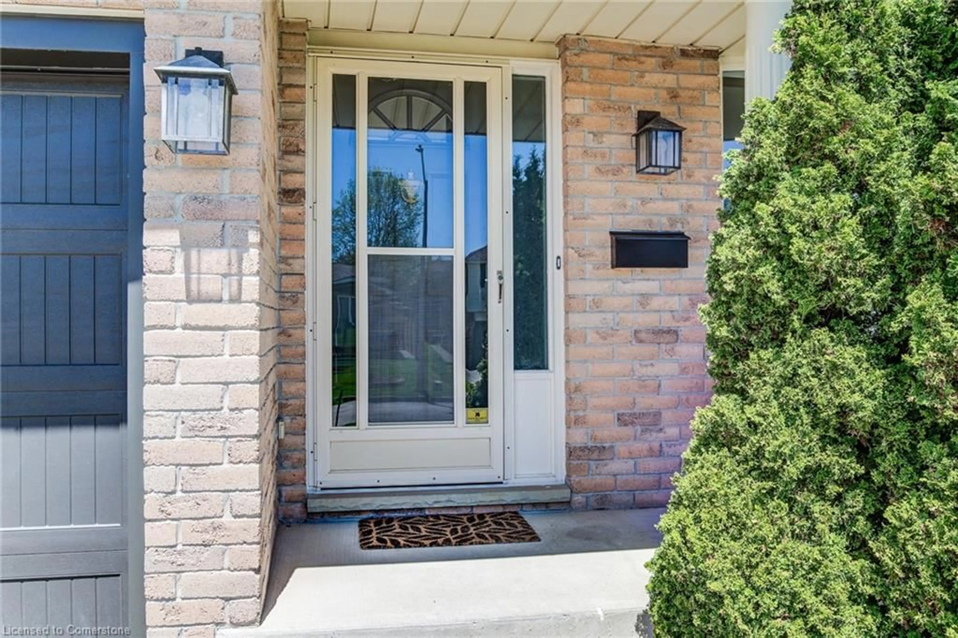 Indoor entryway for 630 Red Pine Dr, Waterloo Ontario N2V 1S1
