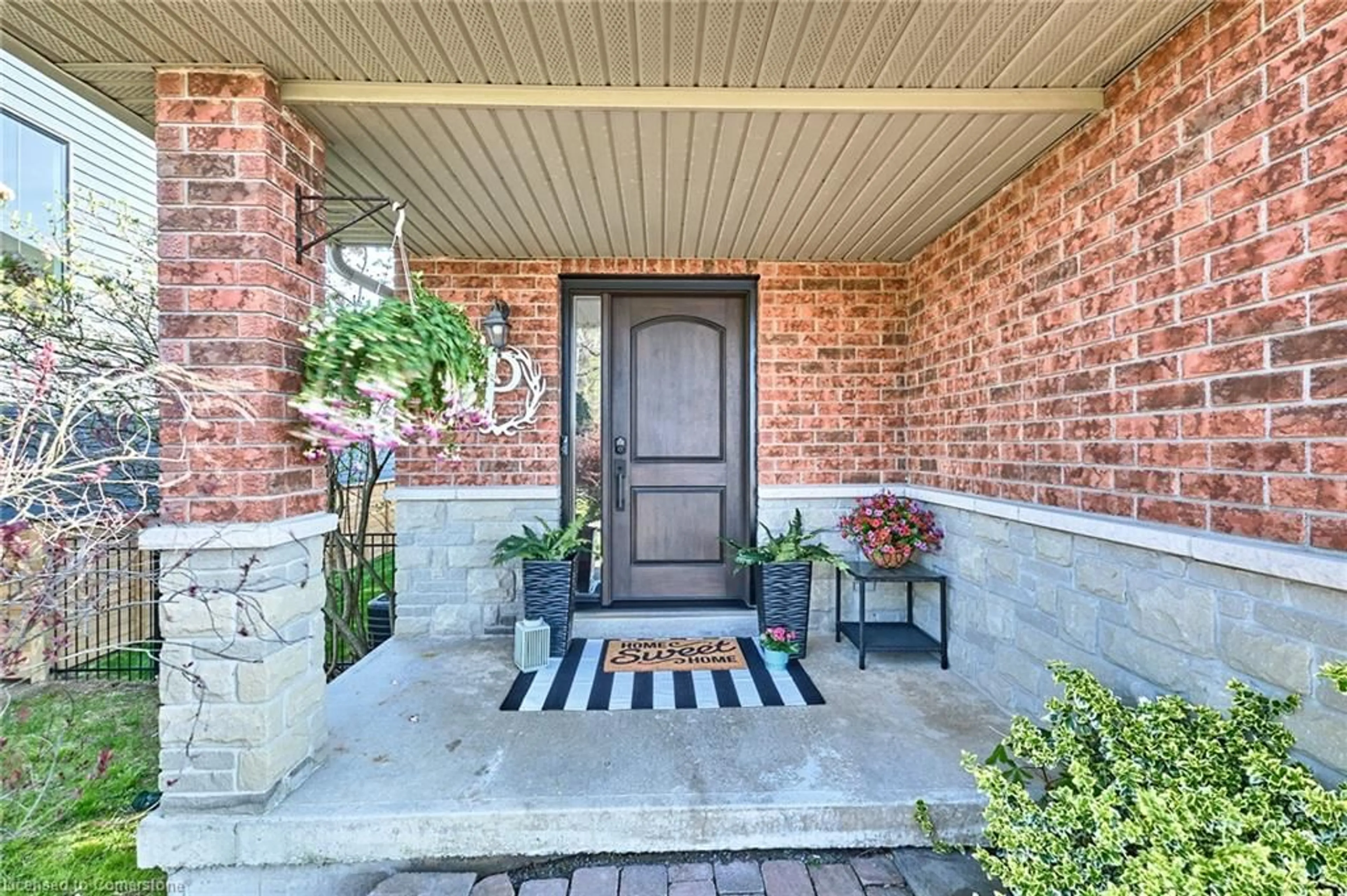 Indoor entryway for 526 Jerseyville Rd, Ancaster Ontario L9G 3L5
