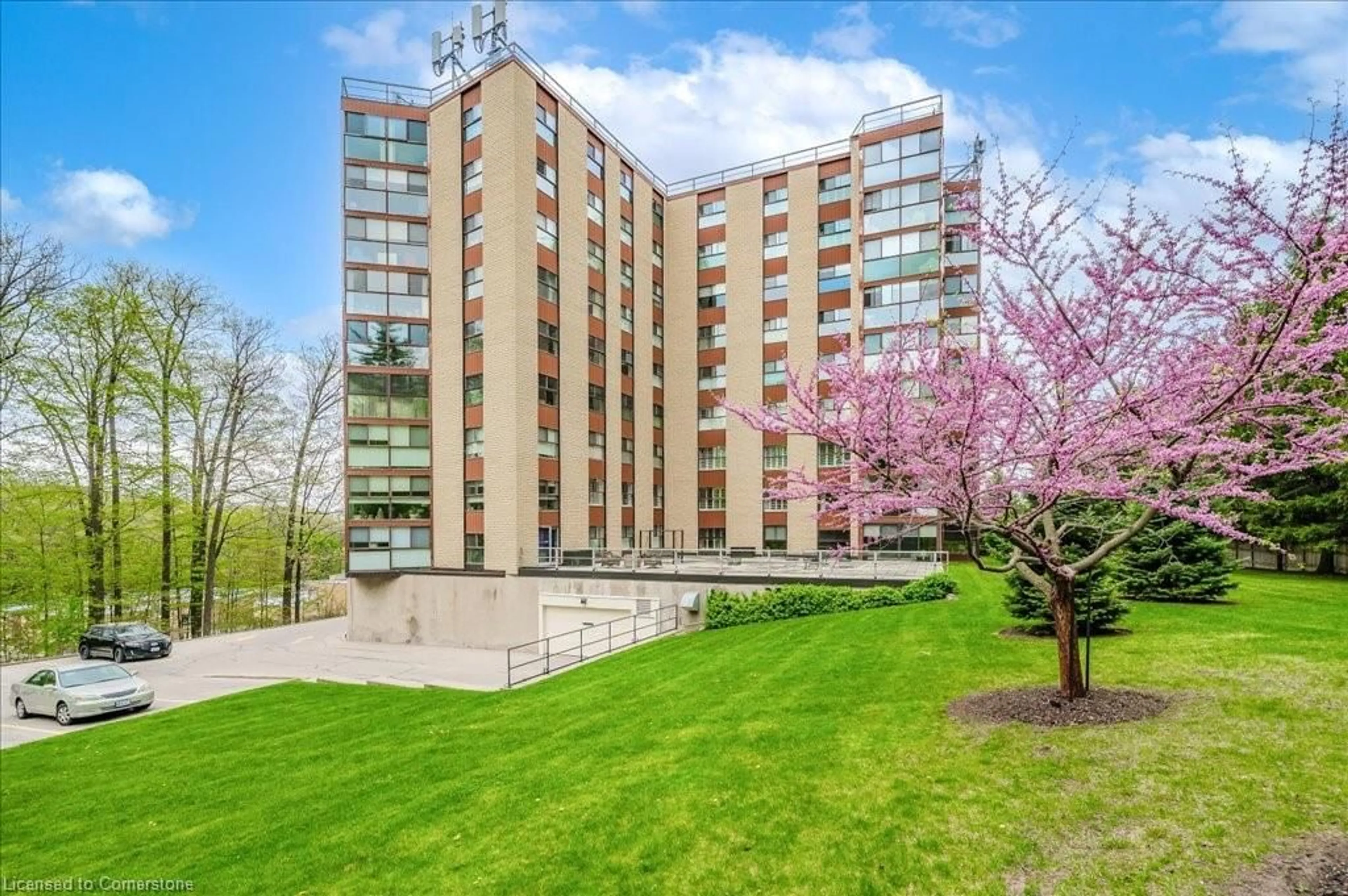 Patio, building for 20 Berkley Rd #704, Cambridge Ontario N1S 4S8