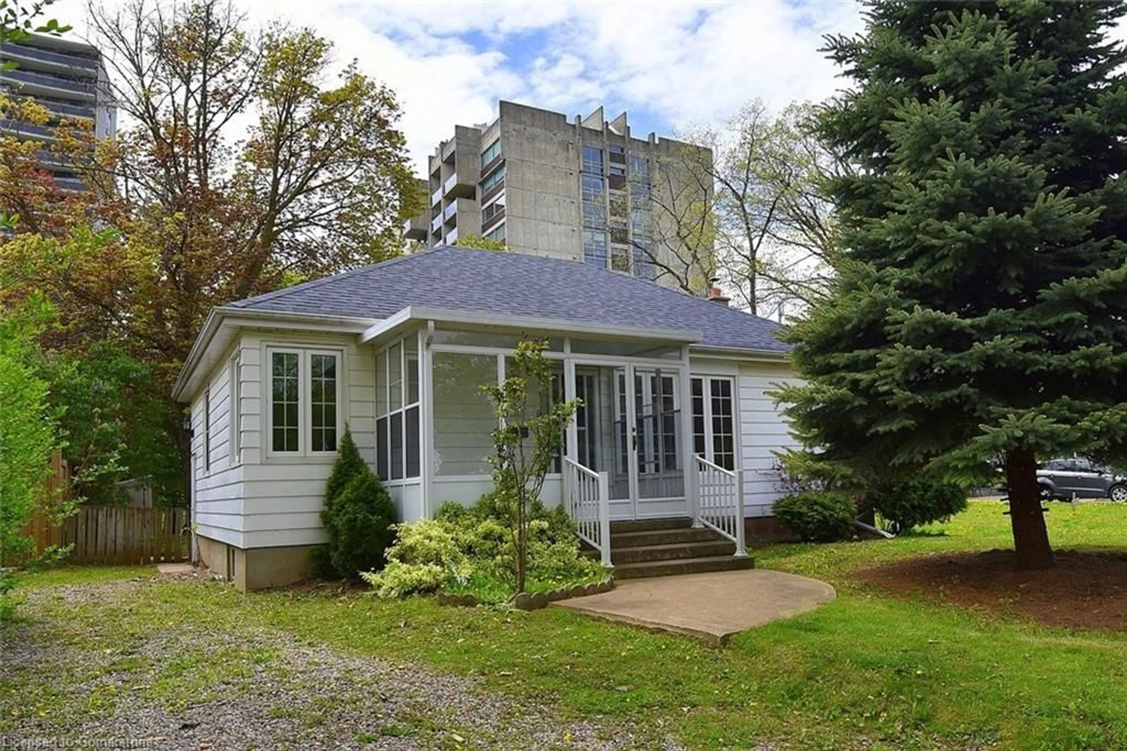 Unknown for 430 Queen Mary Dr, Oakville Ontario L6K 3M1