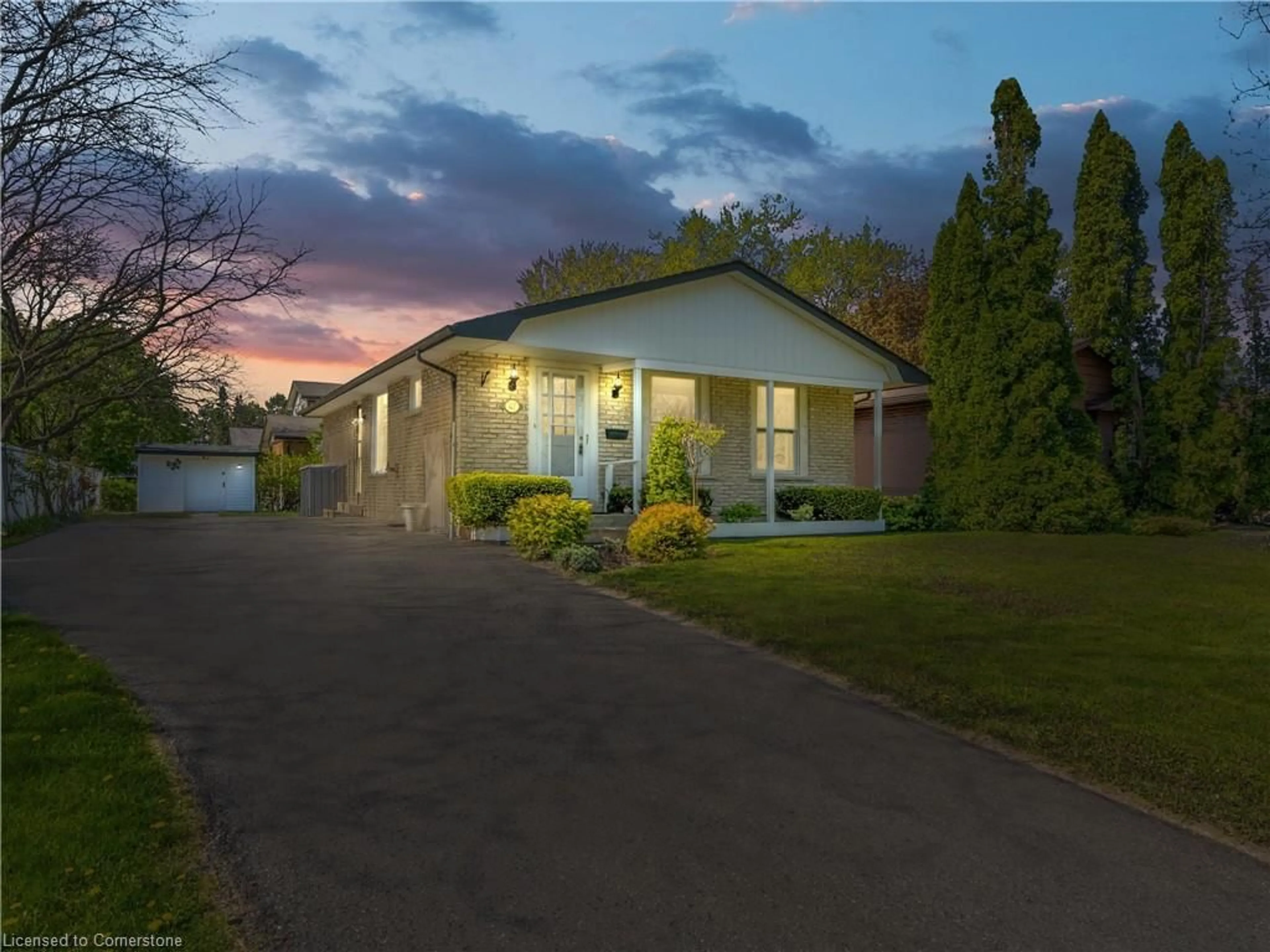 A pic from outside/outdoor area/front of a property/back of a property/a pic from drone, street for 47 Lafayette Dr, St. Catharines Ontario L2N 6C1