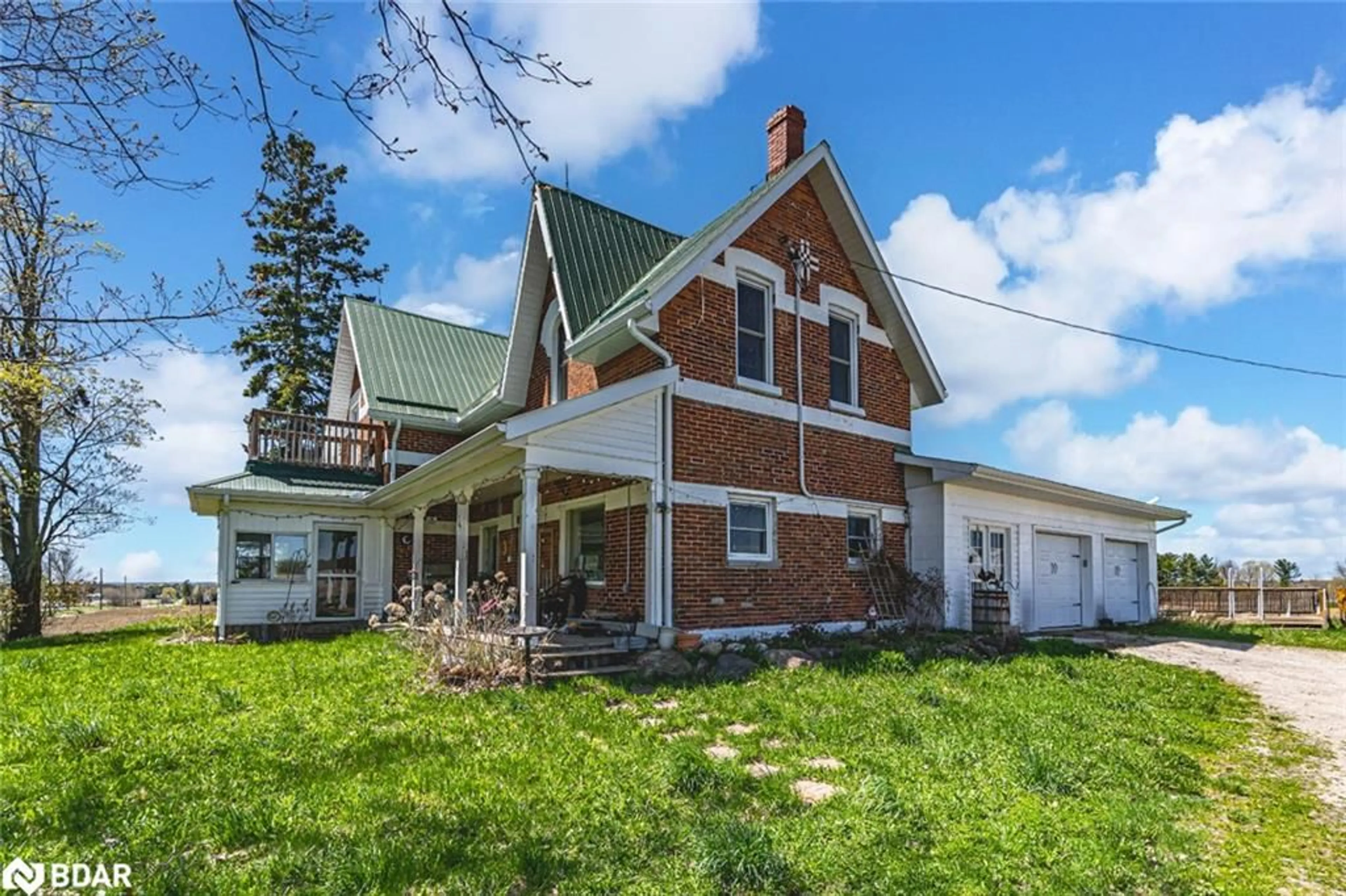 A pic from outside/outdoor area/front of a property/back of a property/a pic from drone, building for 650 Mertz Corner Rd, Tiny Ontario L0K 2E1