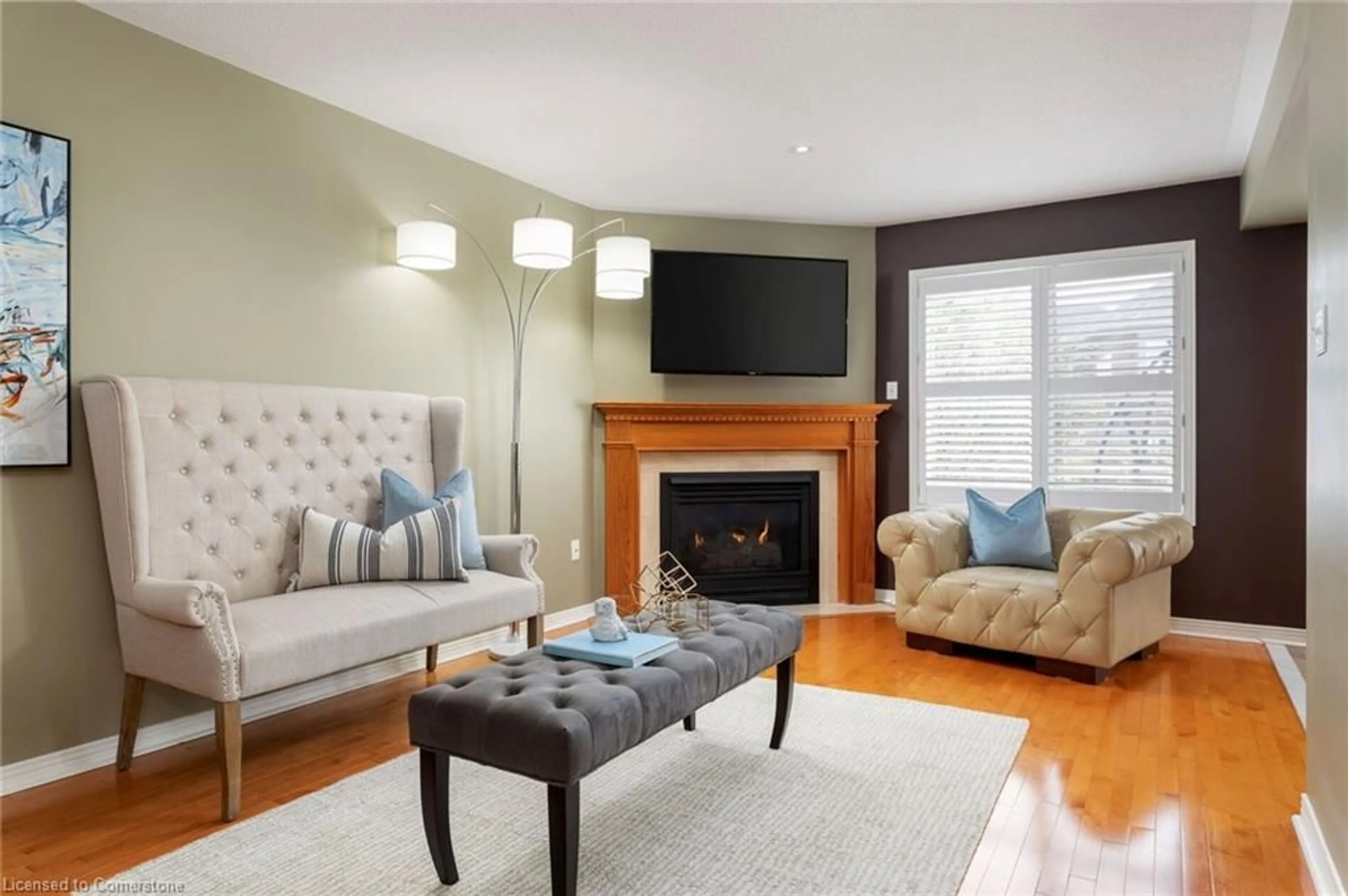 Living room with furniture, unknown for 2175 Country Club Dr, Burlington Ontario L7M 4H9