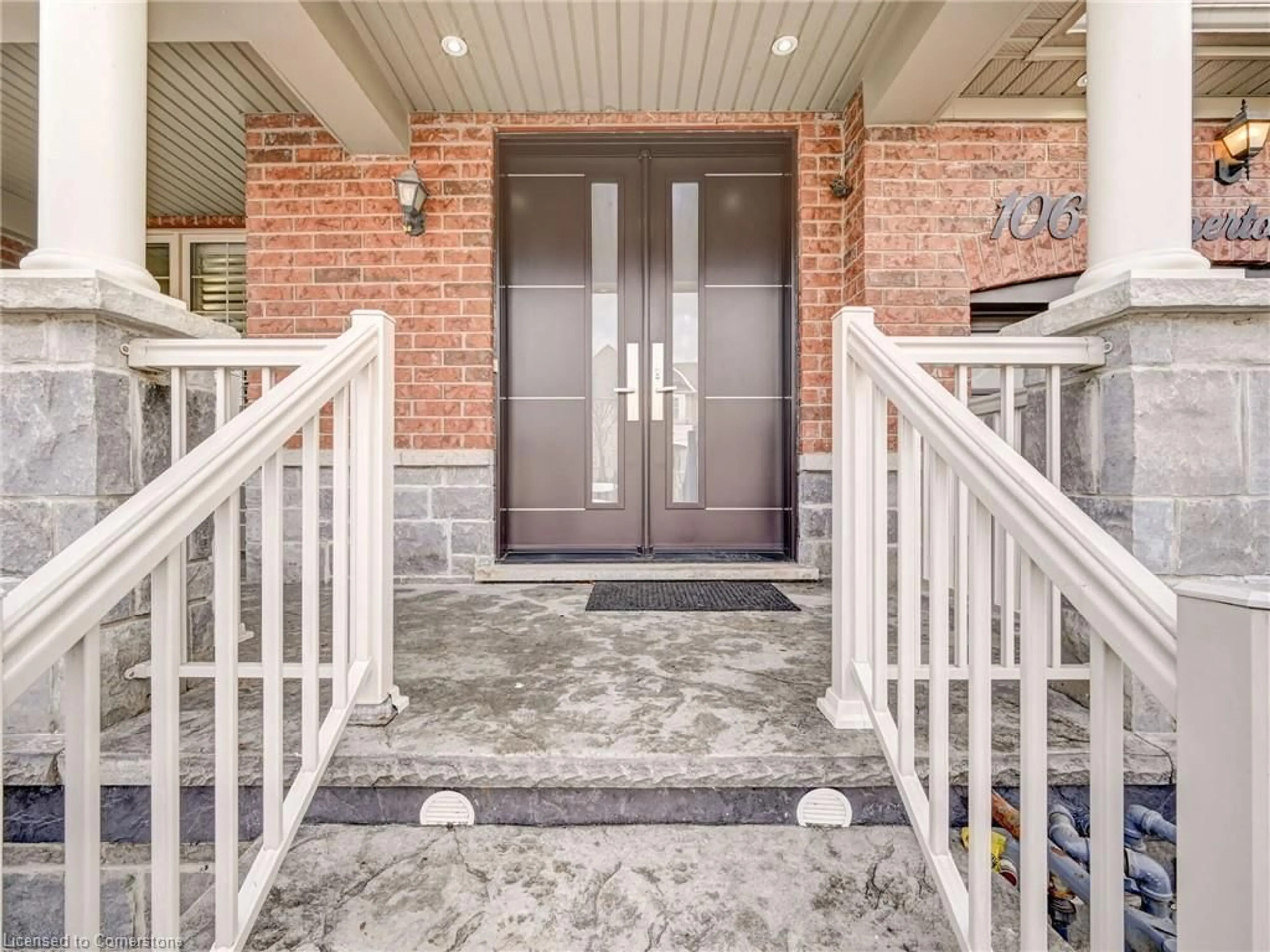 Indoor entryway for 106 Naperton Dr, Brampton Ontario L6R 0Z9
