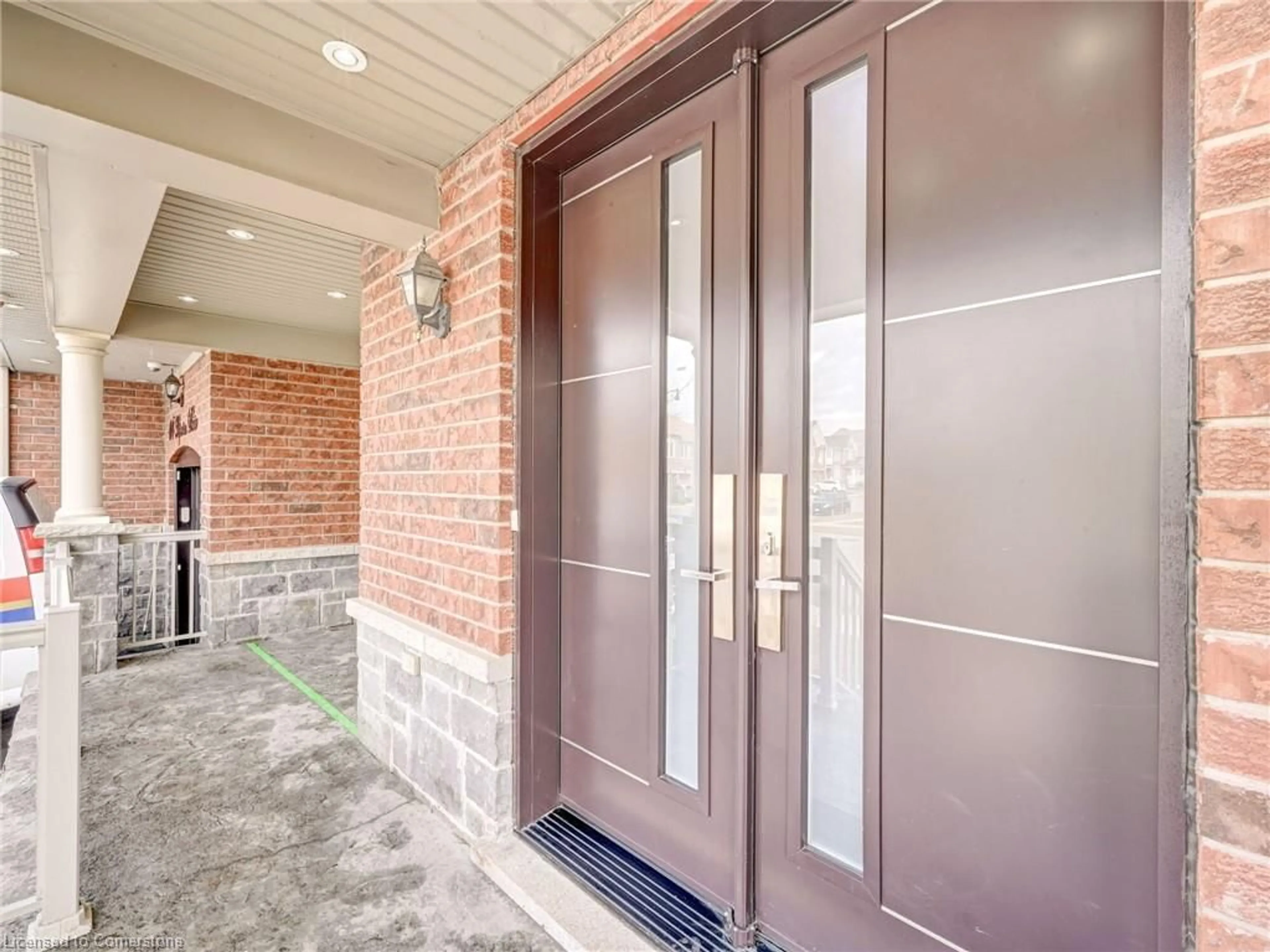 Indoor entryway for 106 Naperton Dr, Brampton Ontario L6R 0Z9