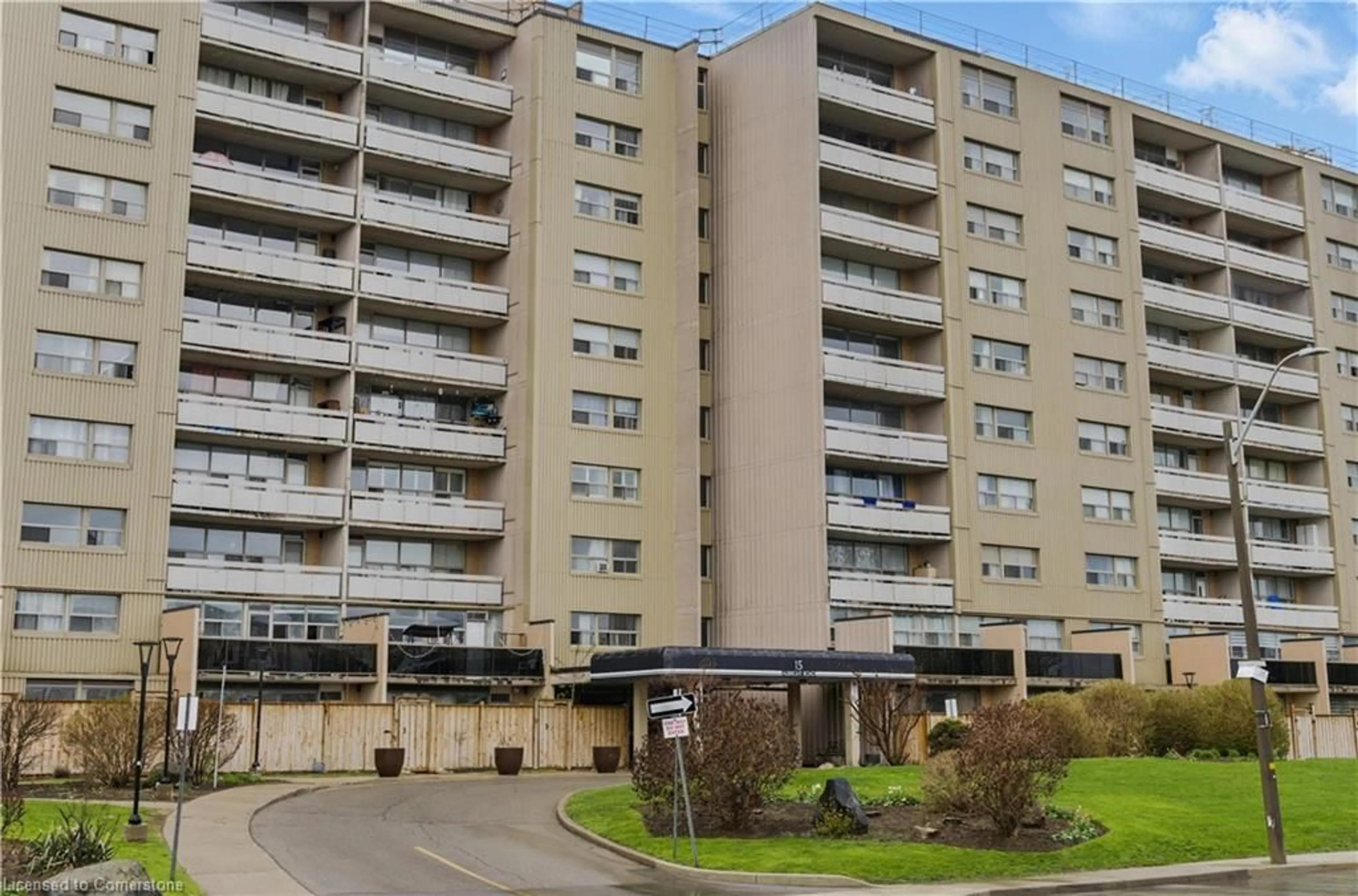 Patio, building for 15 Albright Rd #304, Hamilton Ontario L8K 5J2