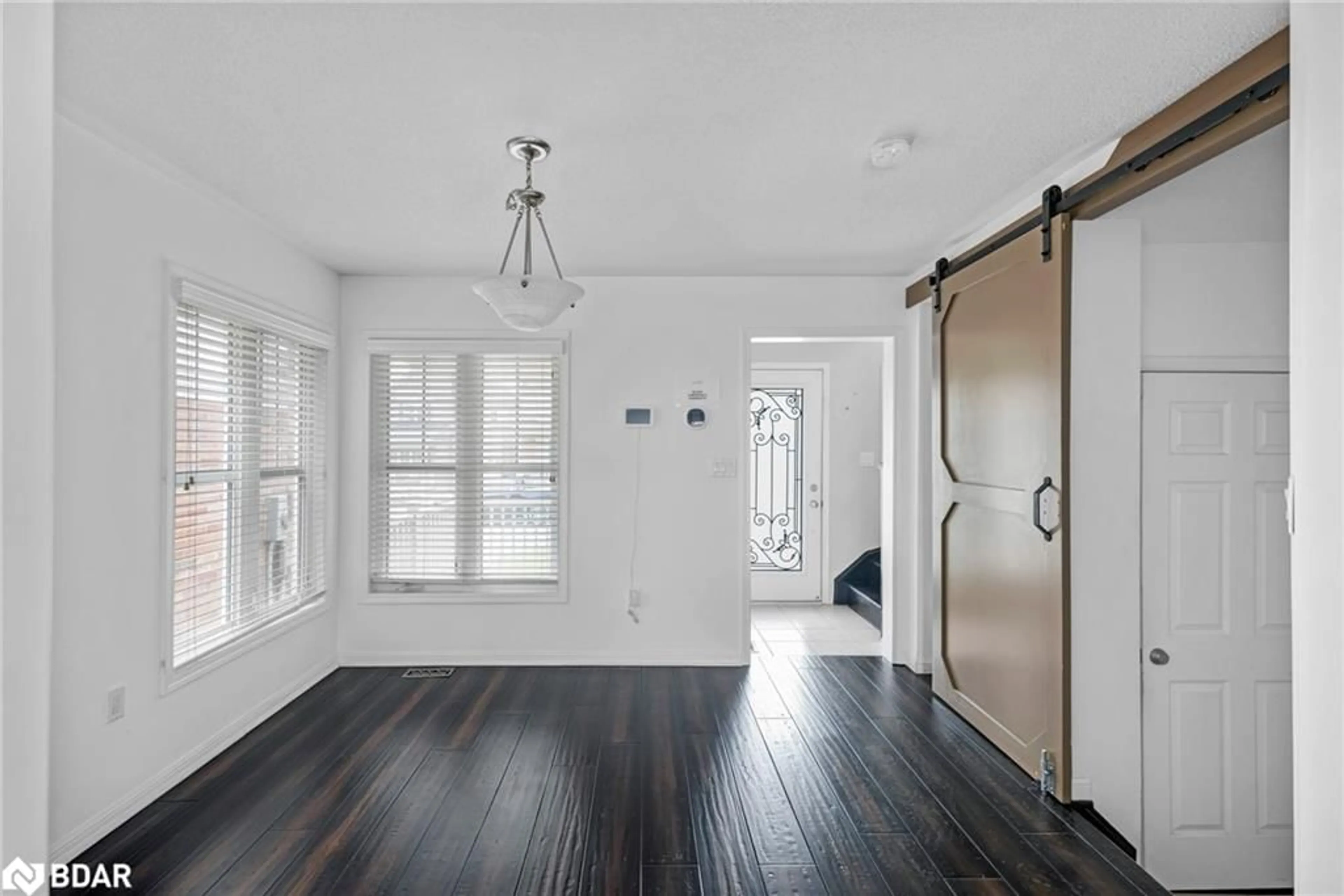 Indoor entryway for 64 Ferris Lane, Alliston Ontario L9R 0J3