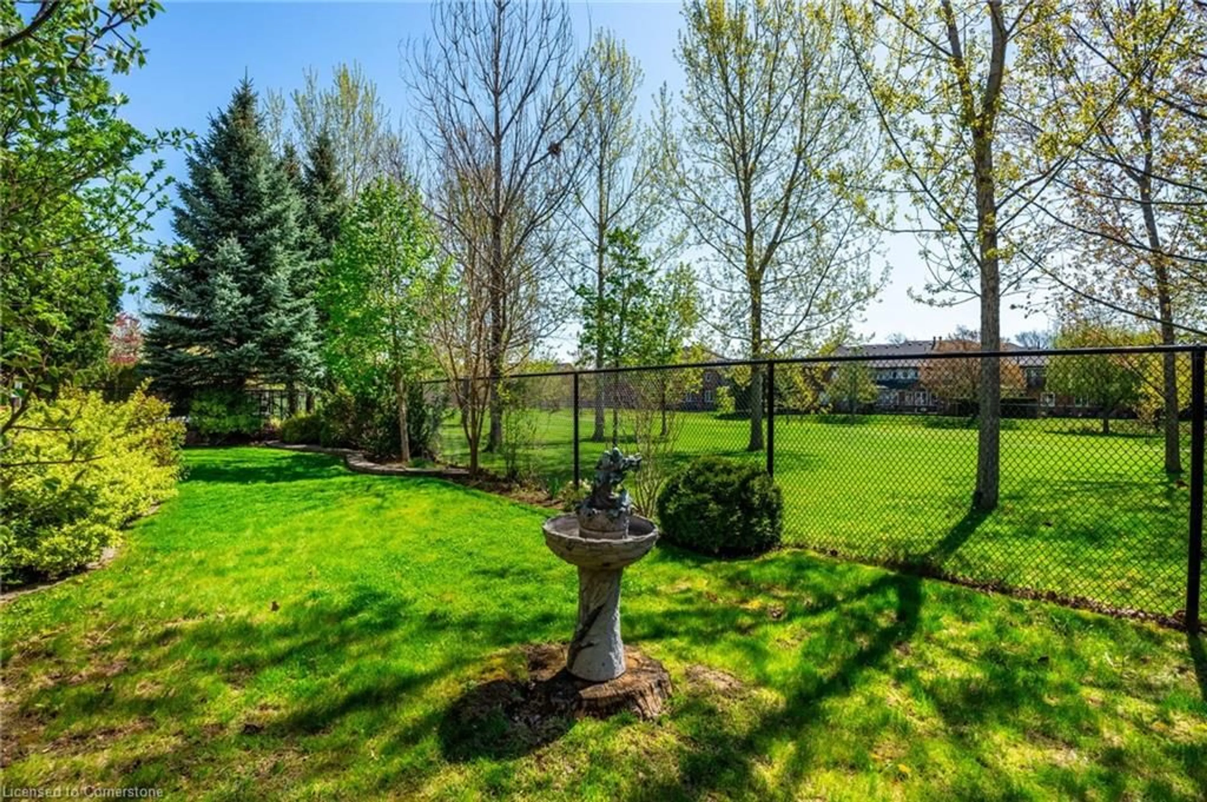 Patio, forest/trees view for 4198 Kane Cres, Burlington Ontario L7M 5C1