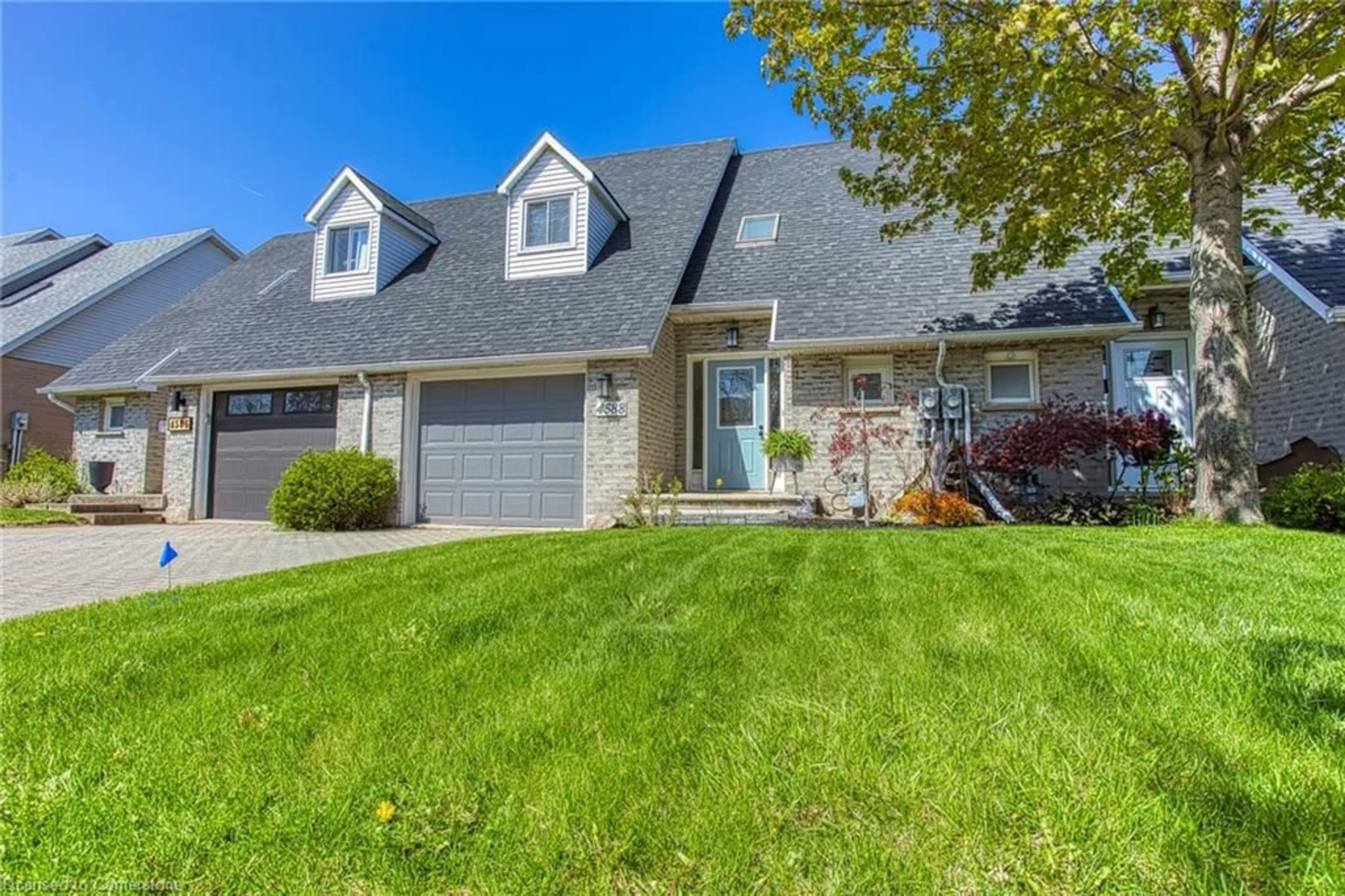 Home with vinyl exterior material, street for 4588 Juniper Crt, Beamsville Ontario L0R 1B5