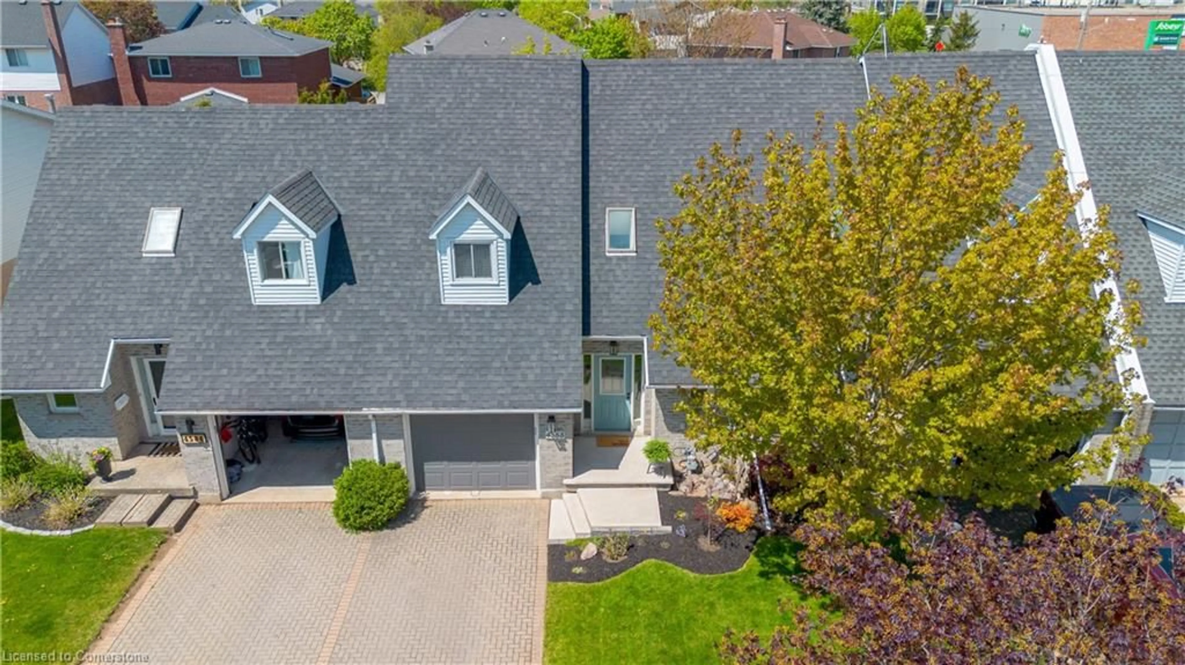 A pic from outside/outdoor area/front of a property/back of a property/a pic from drone, street for 4588 Juniper Crt, Beamsville Ontario L0R 1B5