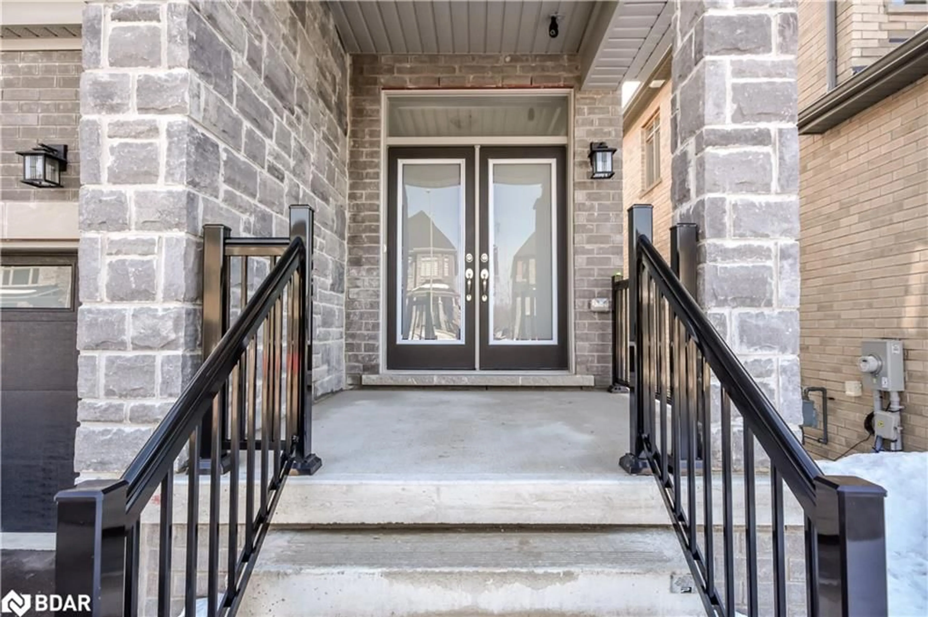 Indoor entryway for 130 Franklin Trail, Barrie Ontario L9J 0J2