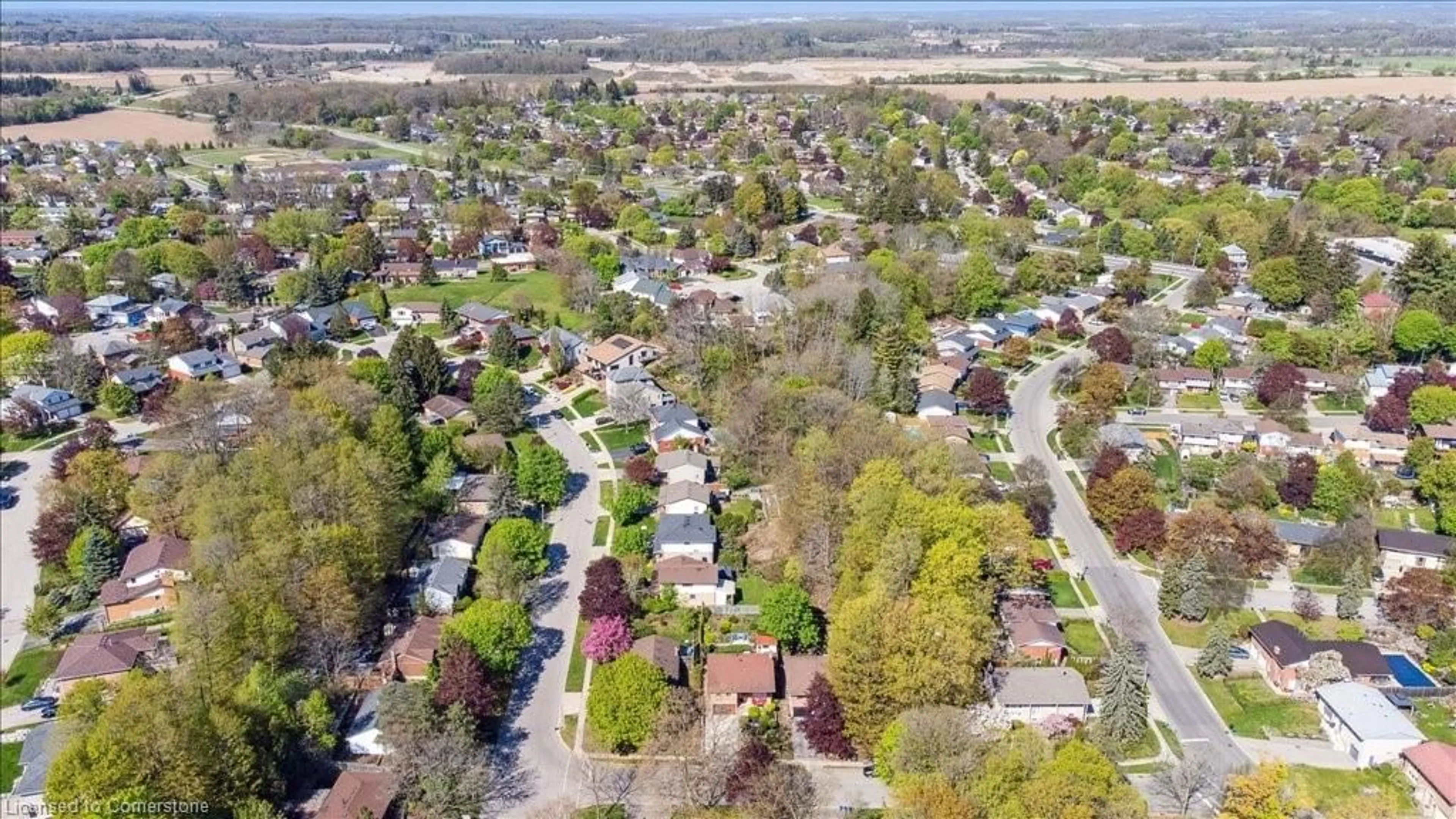 A pic from outside/outdoor area/front of a property/back of a property/a pic from drone, street for 14 Vincent Dr, Cambridge Ontario N1S 3N5