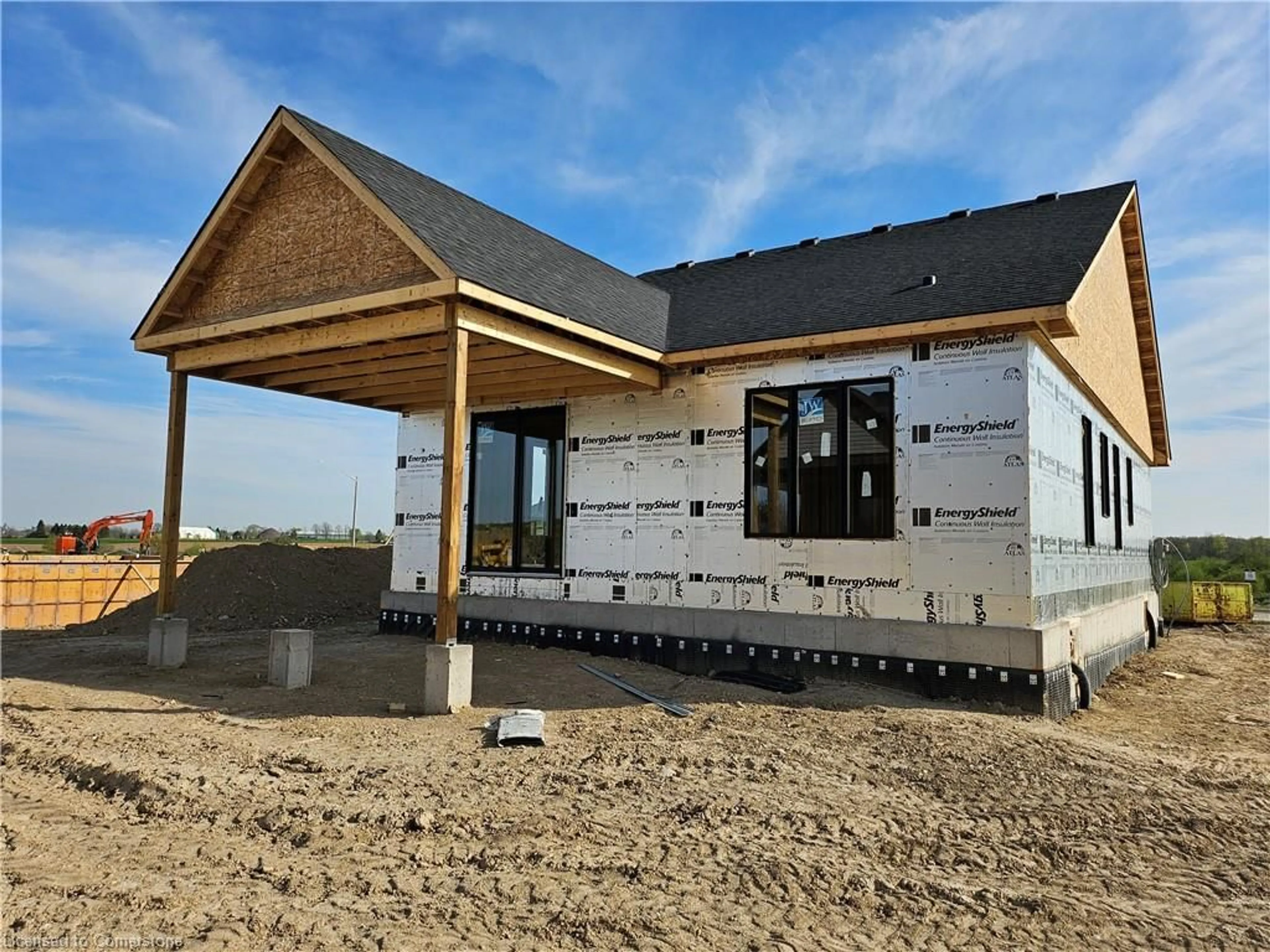 Home with vinyl exterior material, building for 113 Thackeray Way, Harriston Ontario N0G 1Z0