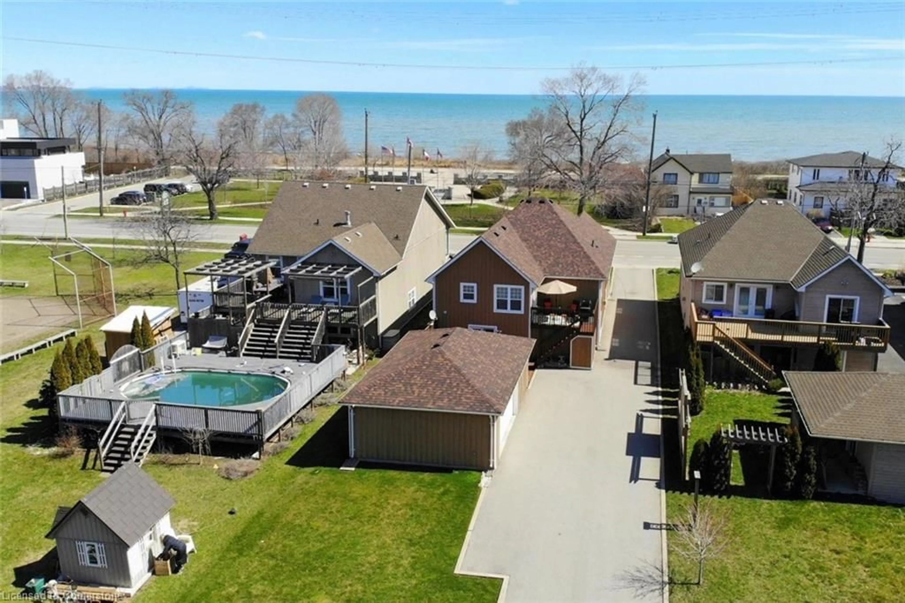 A pic from outside/outdoor area/front of a property/back of a property/a pic from drone, water/lake/river/ocean view for 1060 Beach Blvd, Hamilton Ontario L8H 6Z4