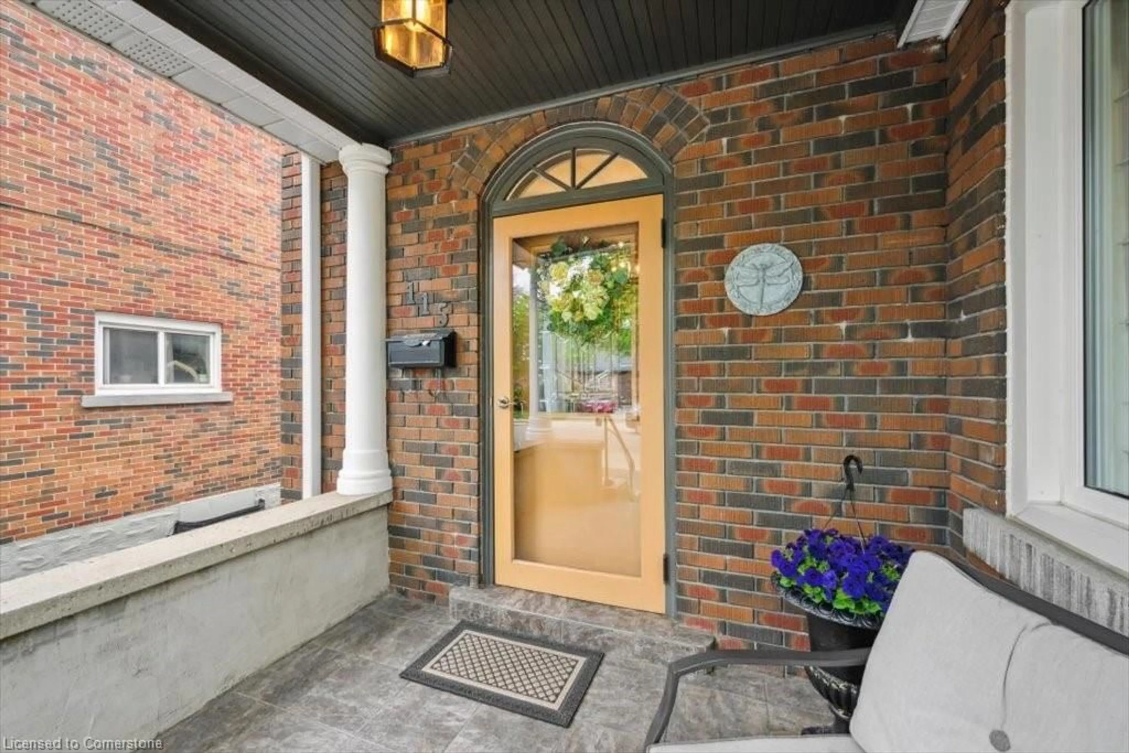 Indoor entryway for 115 Filbert St, Kitchener Ontario N2H 1Y3