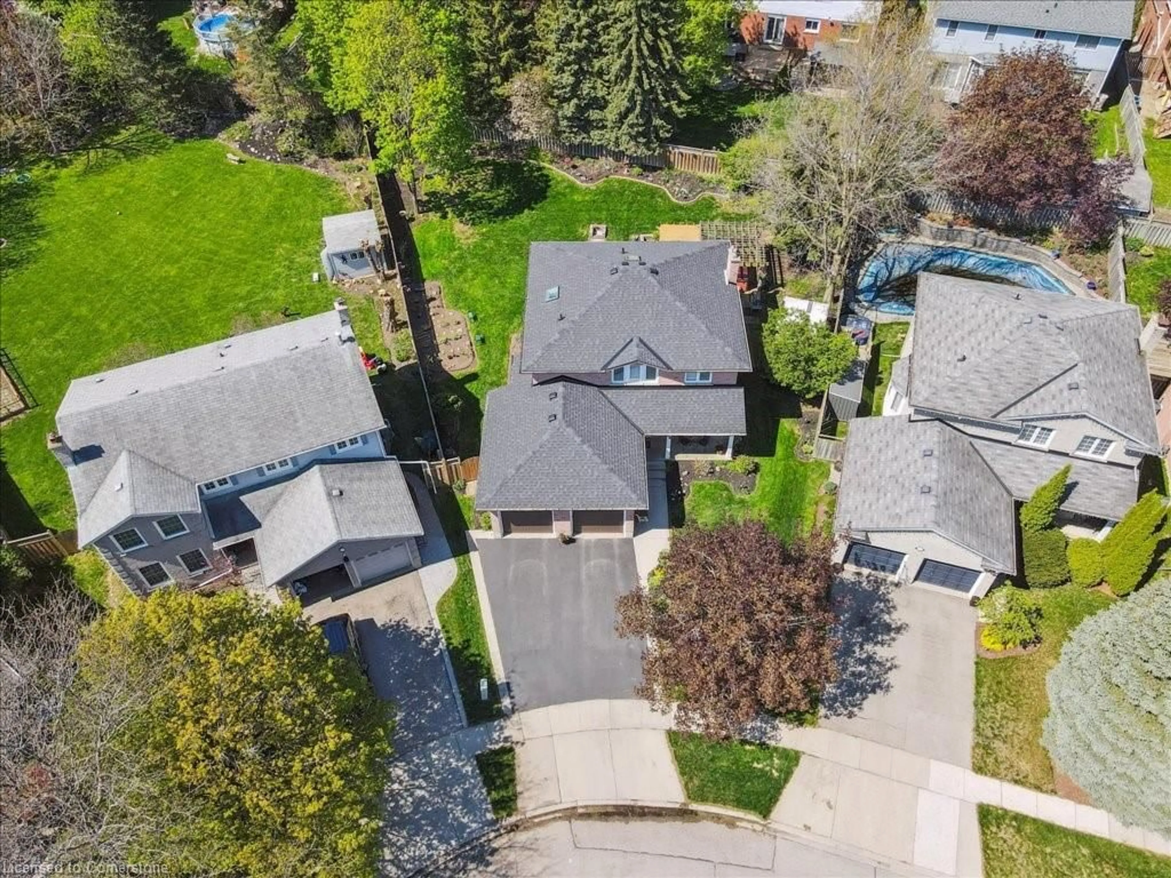 A pic from outside/outdoor area/front of a property/back of a property/a pic from drone, street for 88 Rose Bridge Cres, Cambridge Ontario N3C 3Z2
