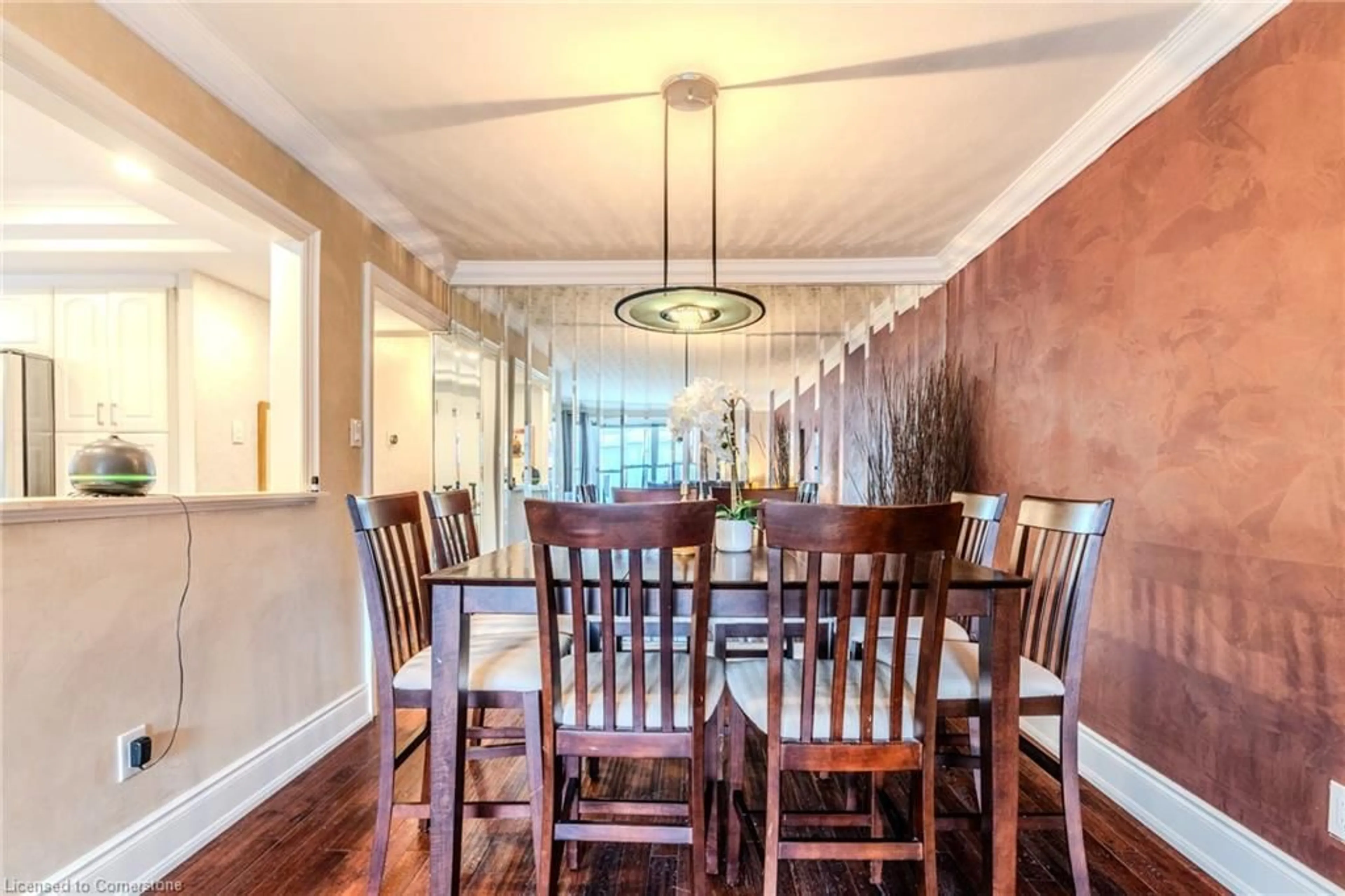 Dining room, wood/laminate floor for 1471 Paddington Crt, Burlington Ontario L7M 1W7