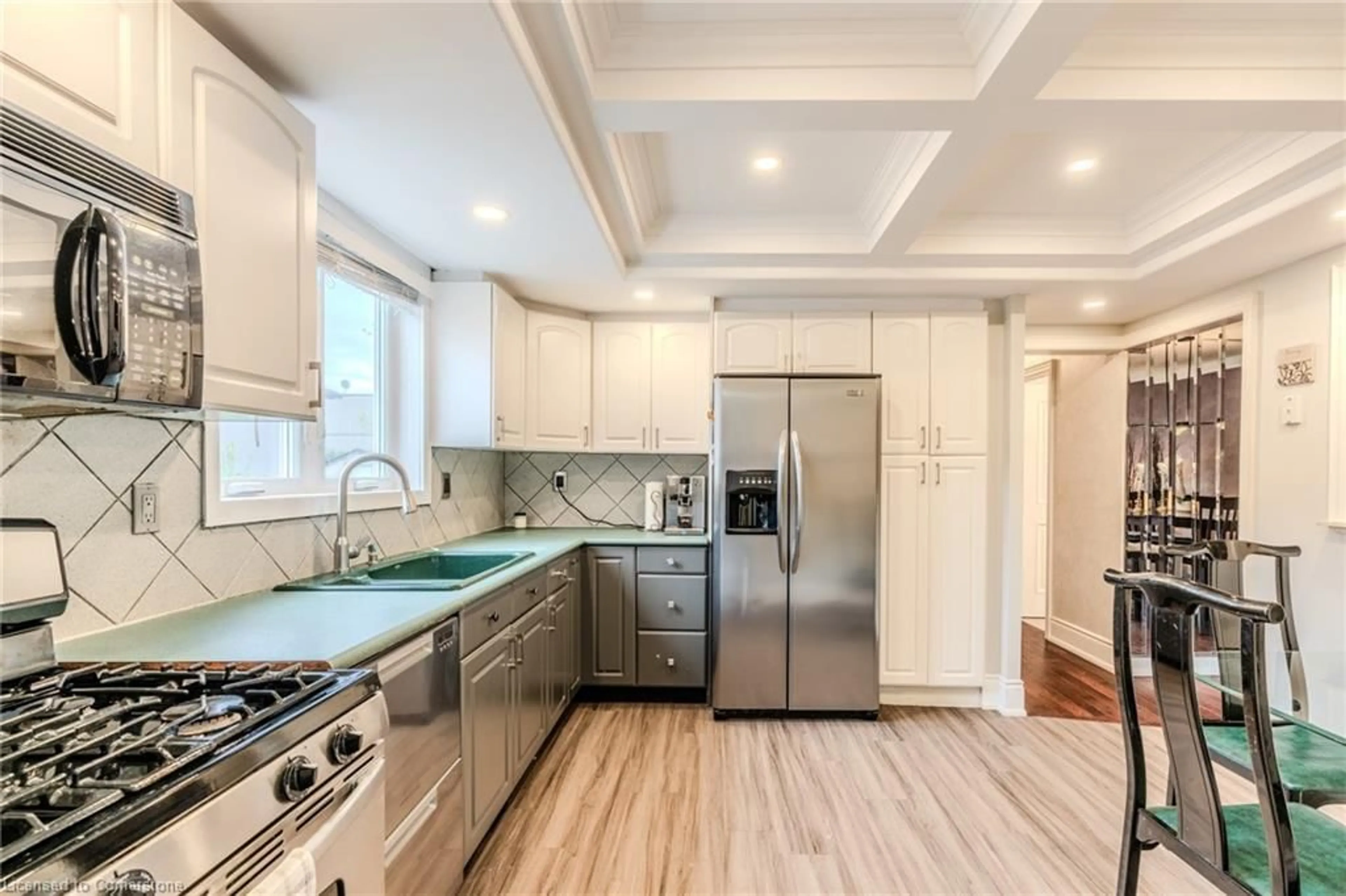 Open concept kitchen, unknown for 1471 Paddington Crt, Burlington Ontario L7M 1W7