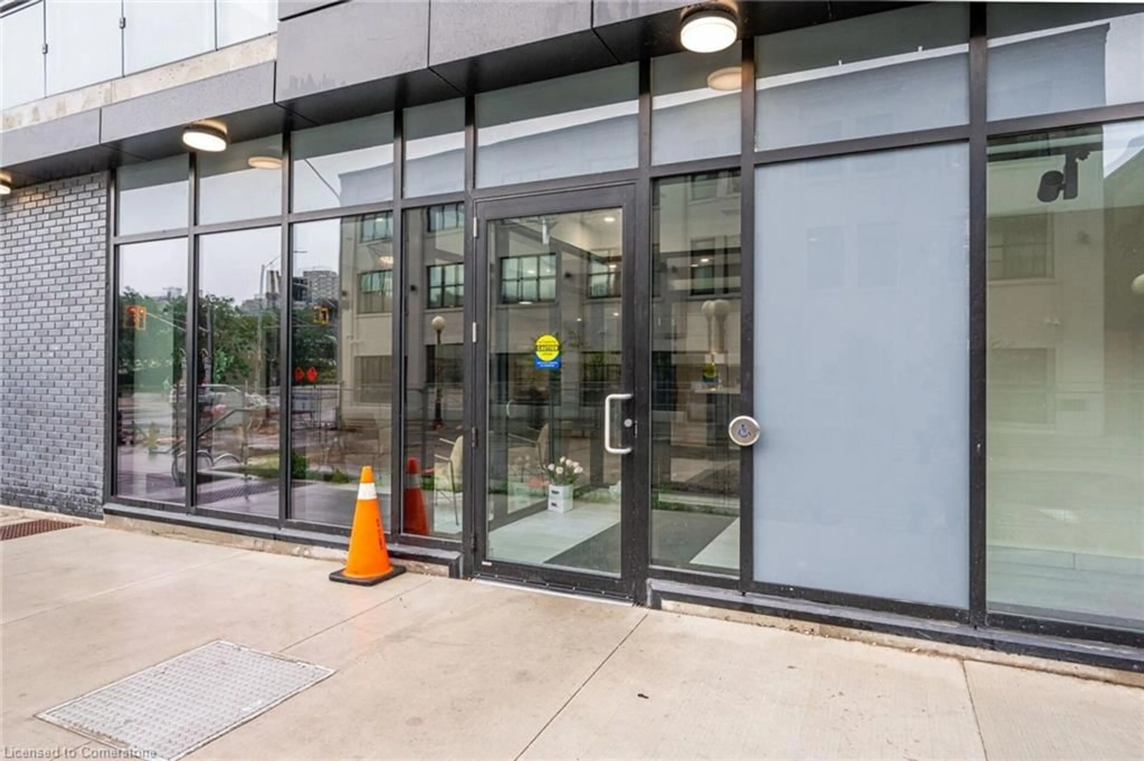 Indoor foyer for 60 Charles St #2904, Kitchener Ontario N2G 0C9