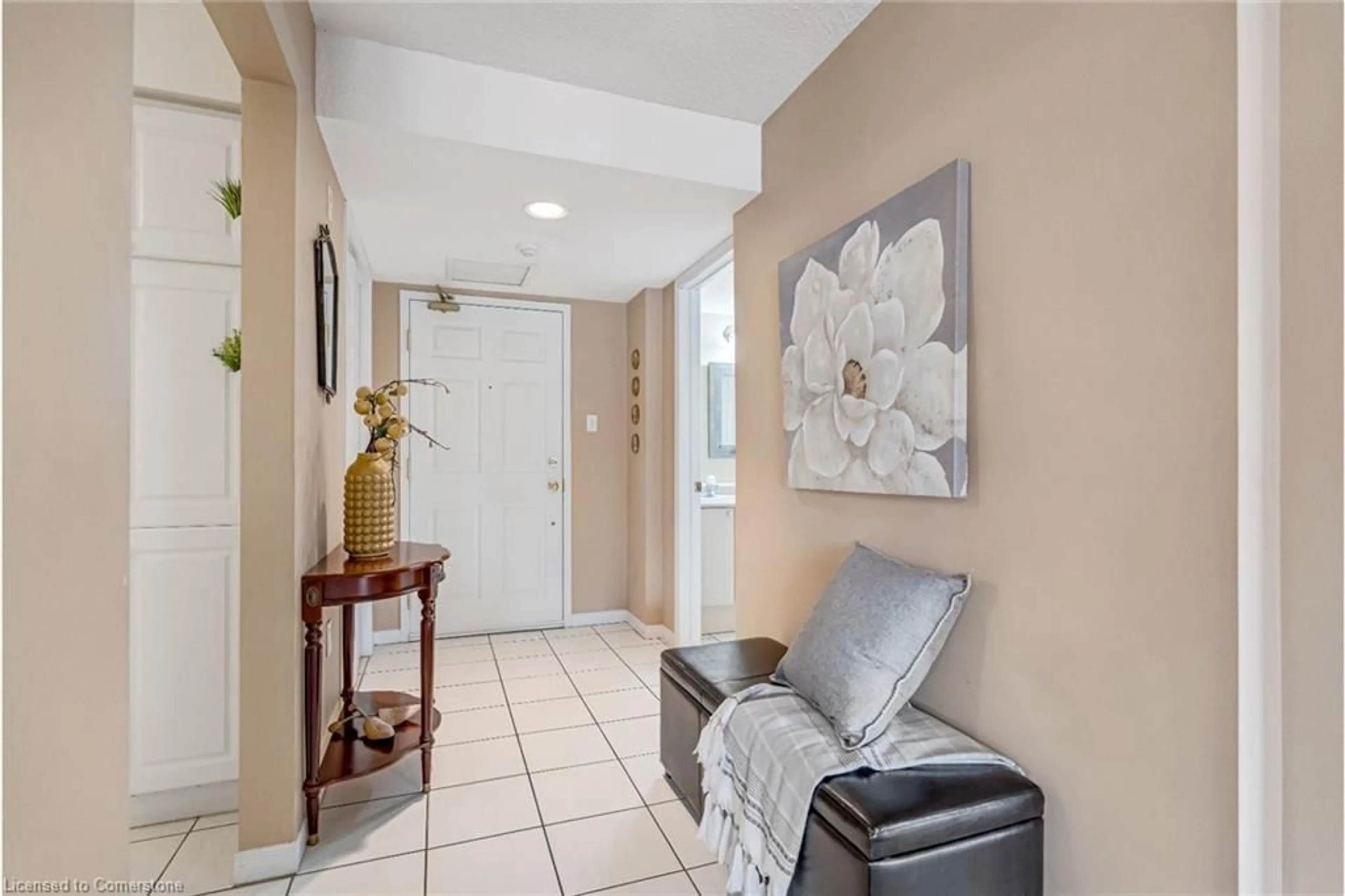 Indoor entryway for 216 Plains Rd #D403, Burlington Ontario L7T 4L2
