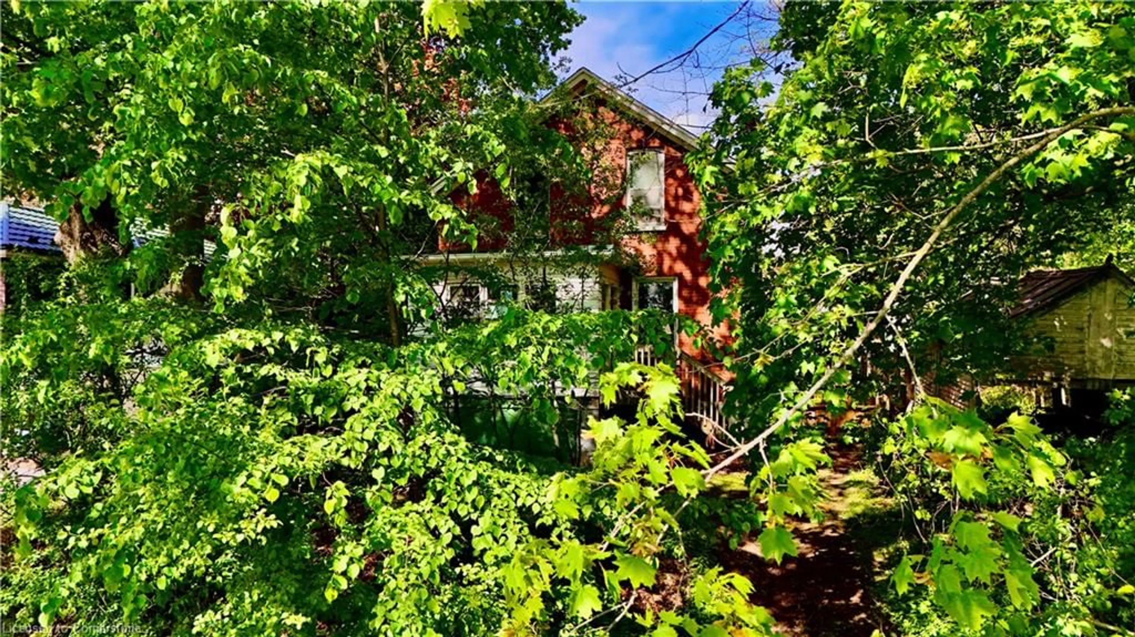 A pic from outside/outdoor area/front of a property/back of a property/a pic from drone, street for 169 Glenmorris St, Cambridge Ontario N1S 2Z4