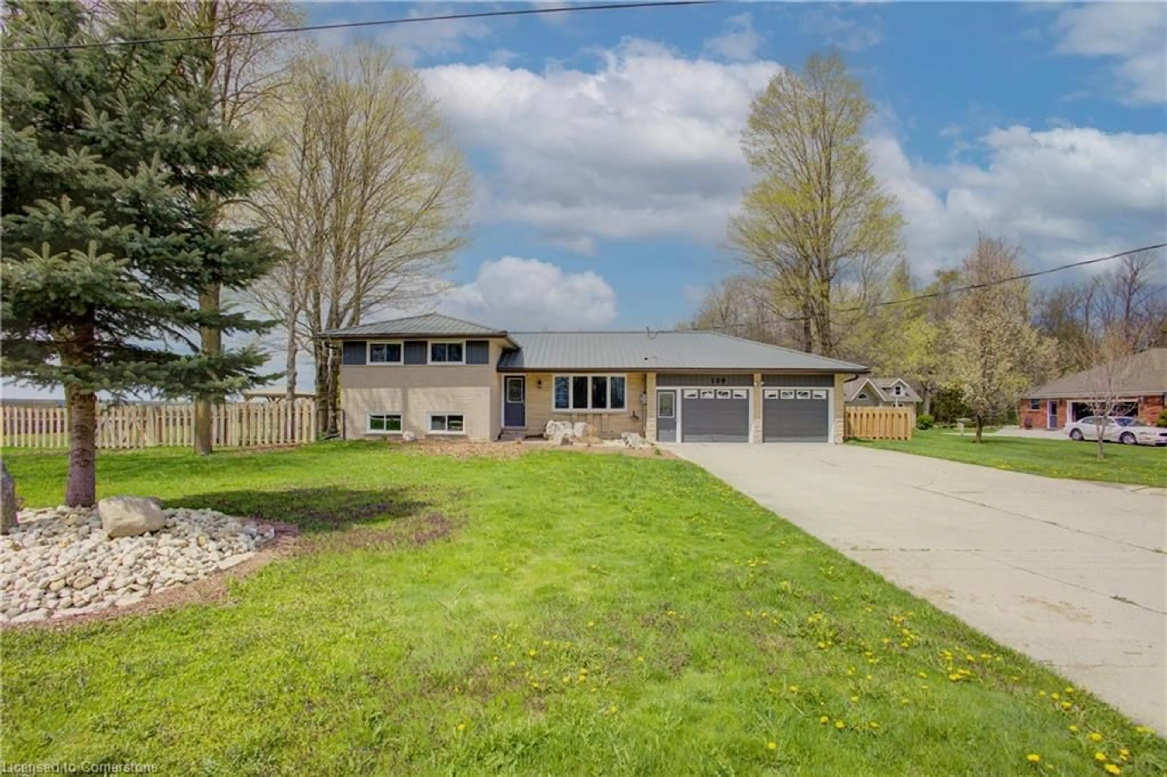 A pic from outside/outdoor area/front of a property/back of a property/a pic from drone, unknown for 109 Mcgivern St, Moorefield Ontario N0G 2K0