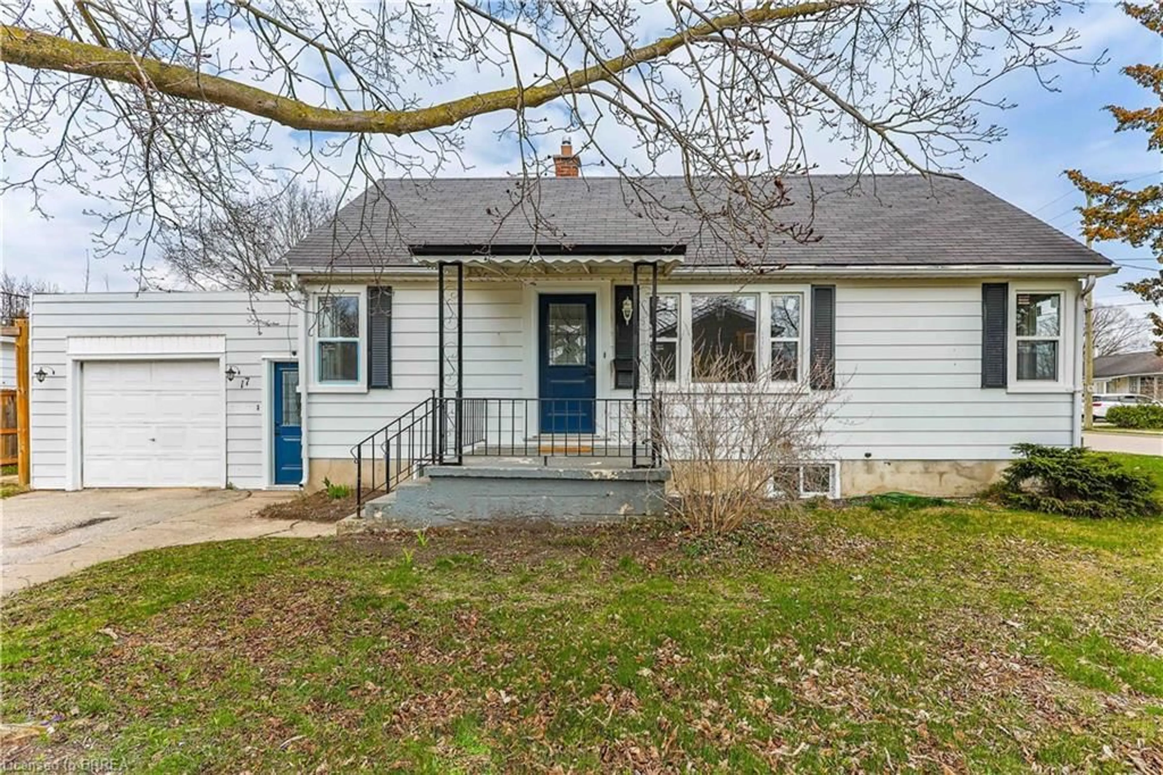 Home with vinyl exterior material, street for 17 Hardy Ave, Tillsonburg Ontario N4G 3W9