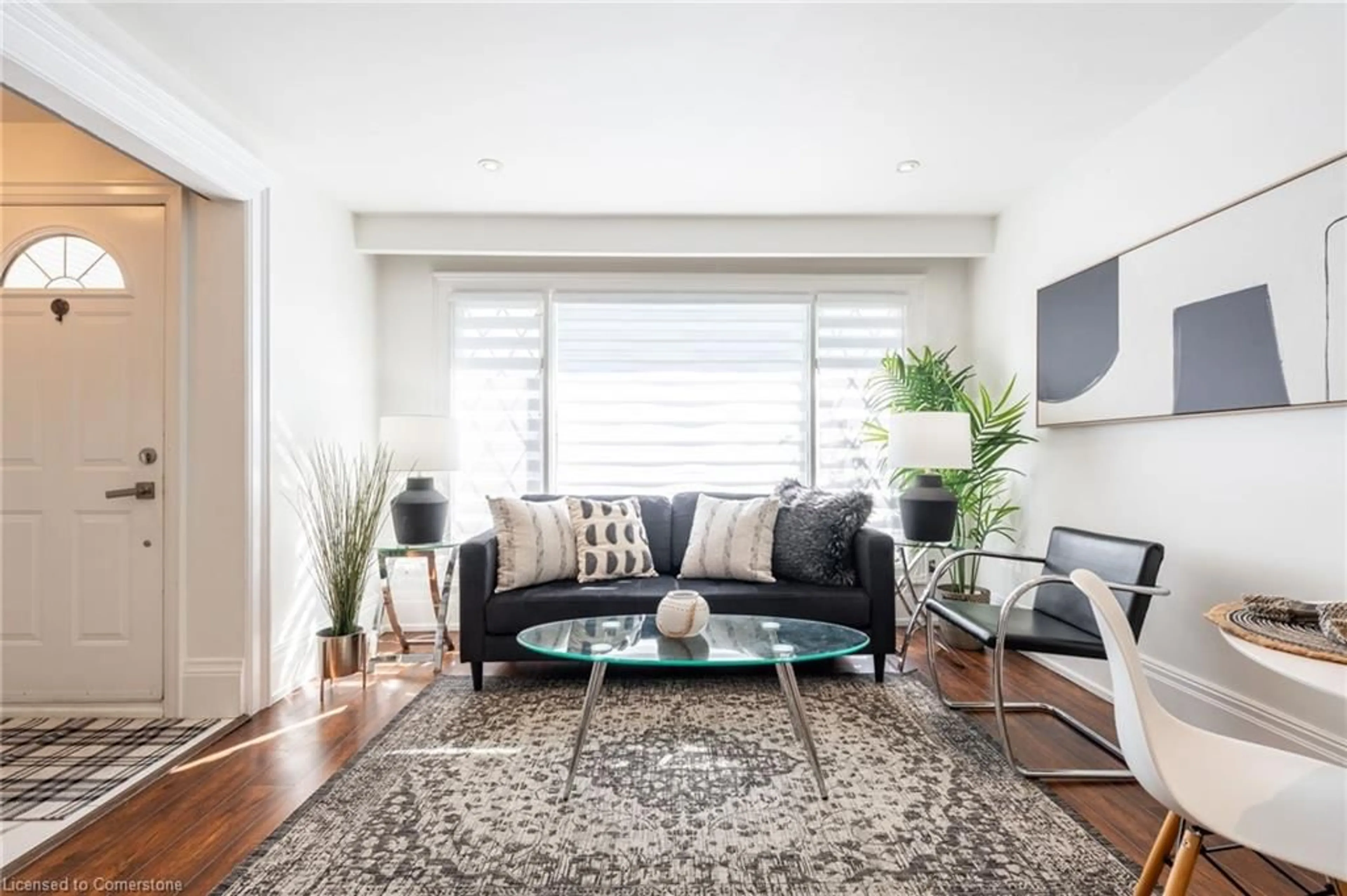 Living room with furniture, unknown for 2375 Gareth Rd, Mississauga Ontario L5B 1Z4