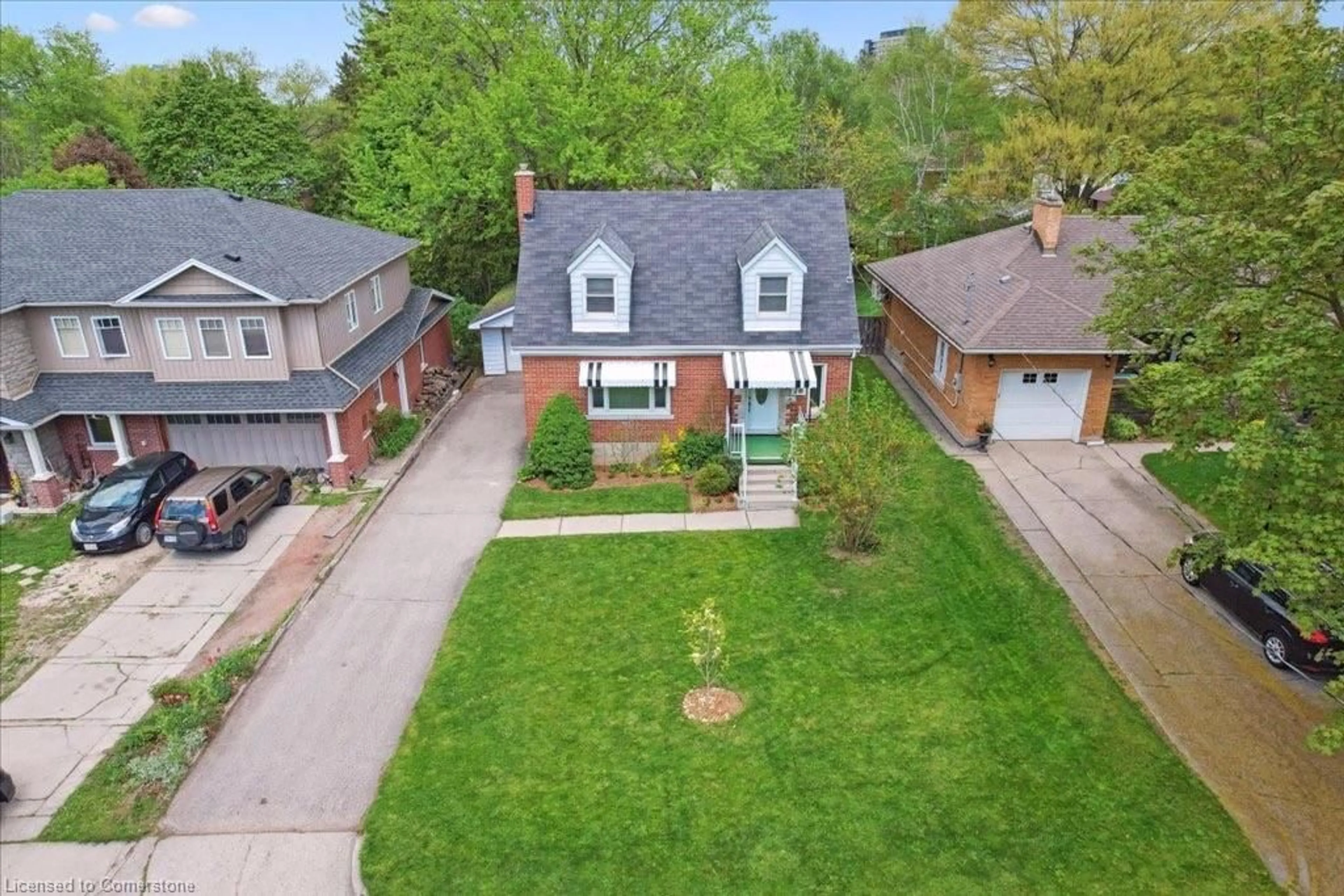 A pic from outside/outdoor area/front of a property/back of a property/a pic from drone, street for 78 Roslin Ave, Waterloo Ontario N2L 2H1