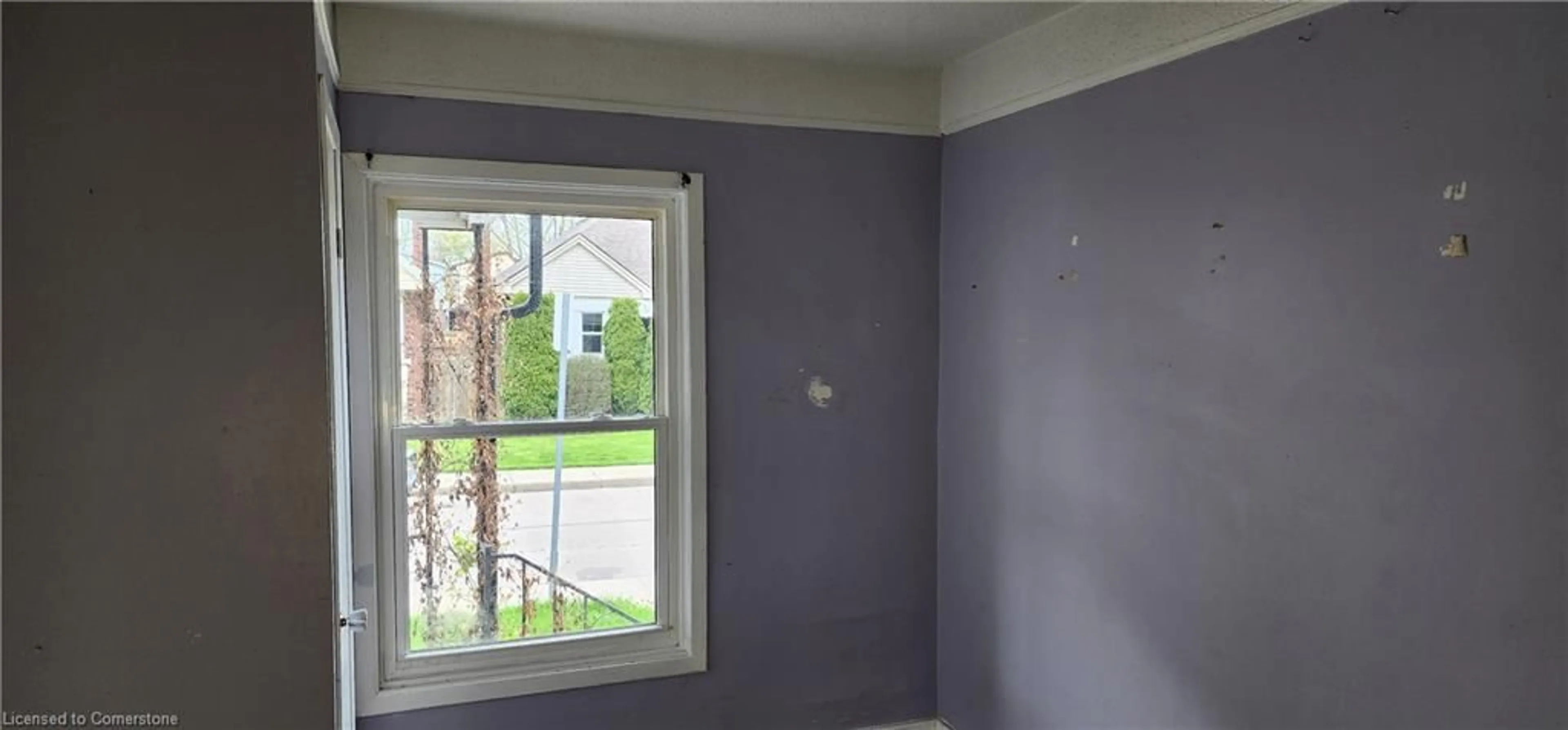 A pic of a room for 133 Barons Ave, Hamilton Ontario L8H 5A6
