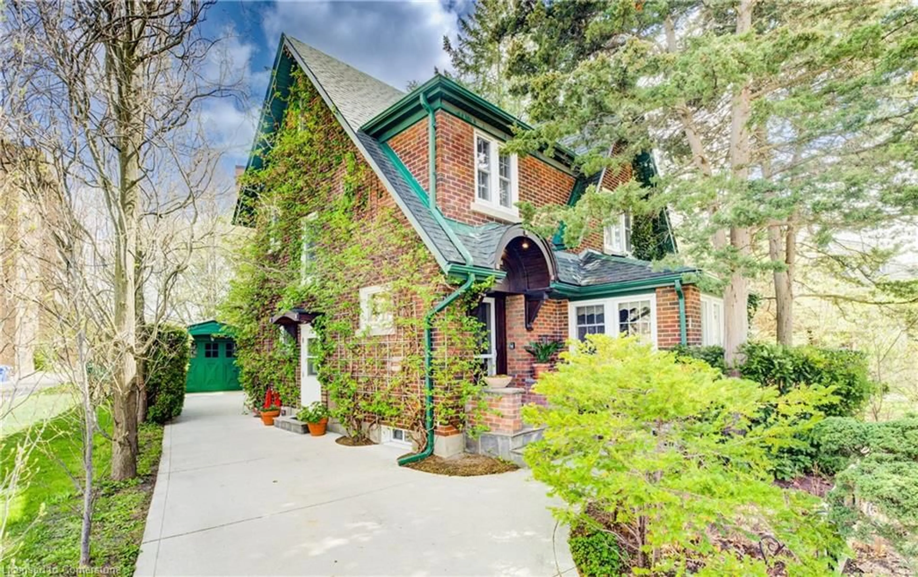 Home with brick exterior material, street for 85 Union Blvd, Kitchener Ontario N2G 2K3