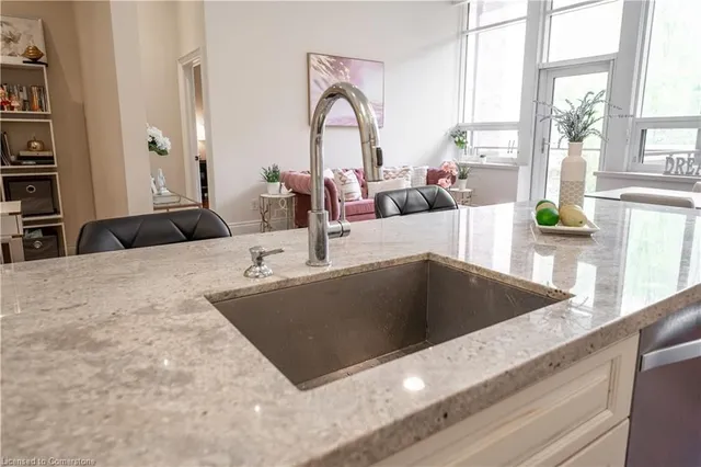 Additional property image - 397 King St Unit 213