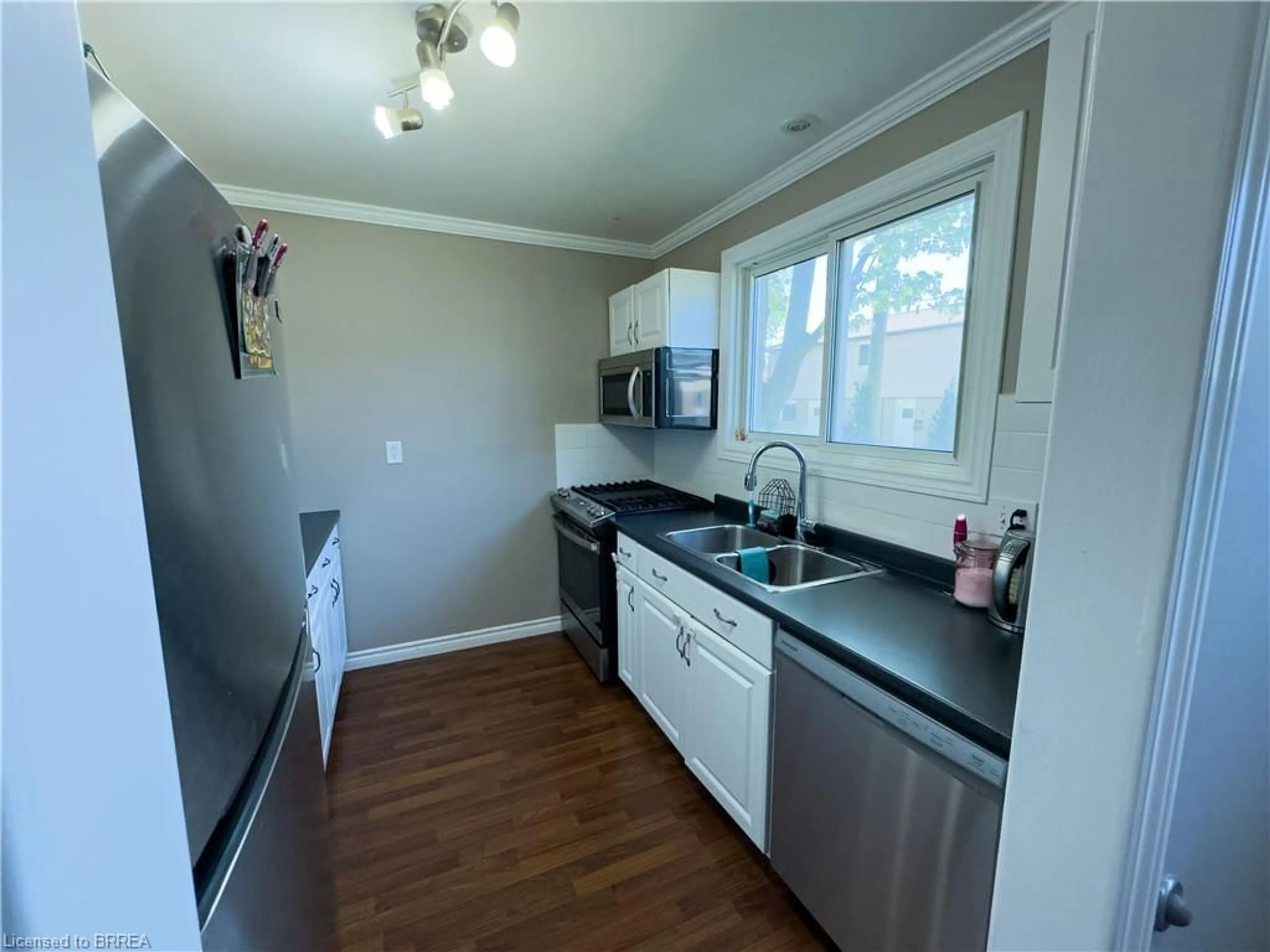 Standard kitchen, unknown for 379 Darling St #18, Brantford Ontario N3S 7G4