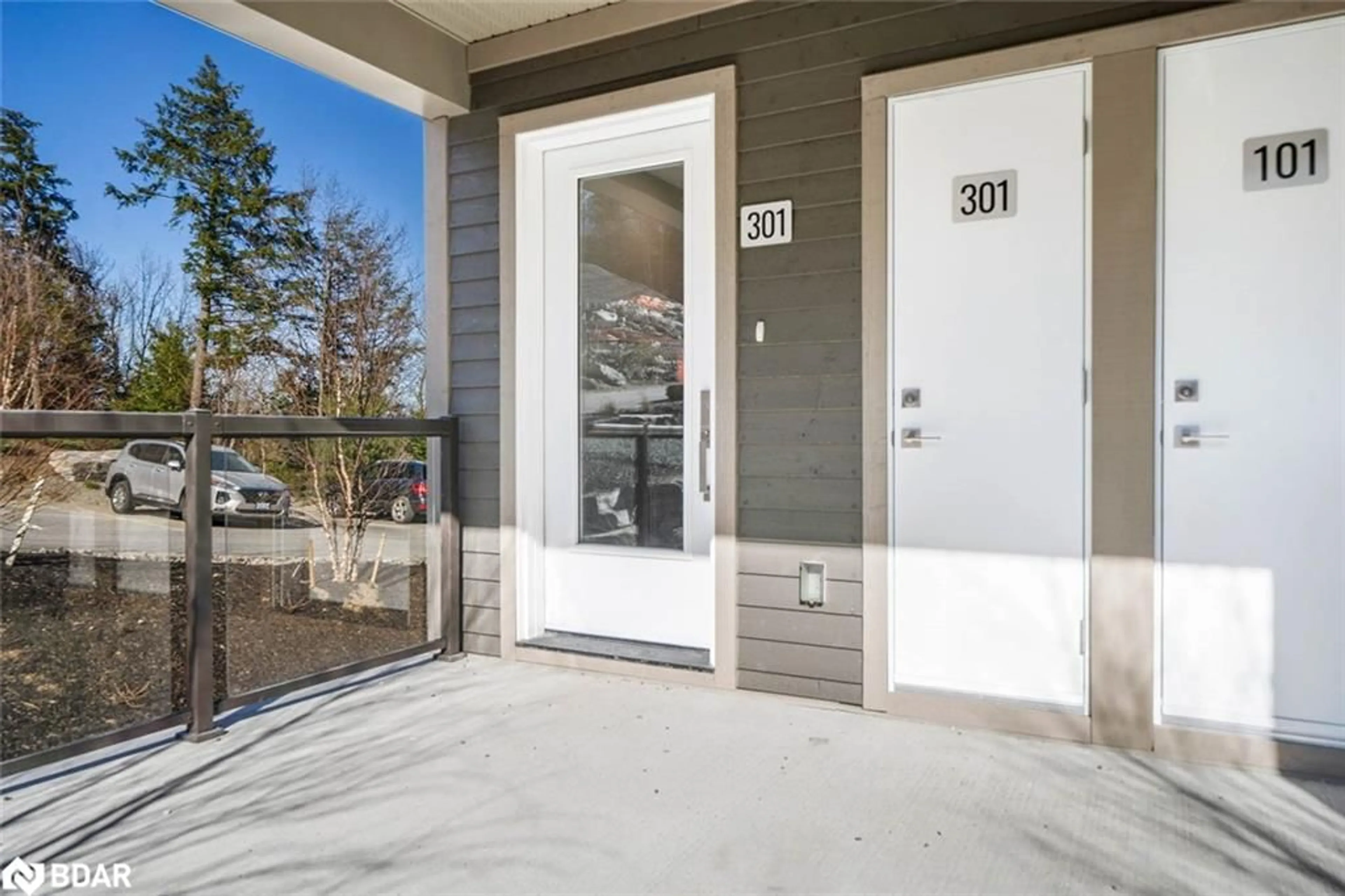 Indoor entryway for 2 Tree Tops Lane, Huntsville Ontario P1H 0B8