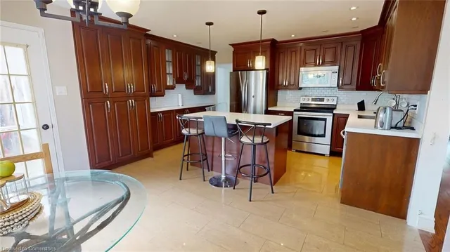 Additional property image - 438 Ojibway Trail