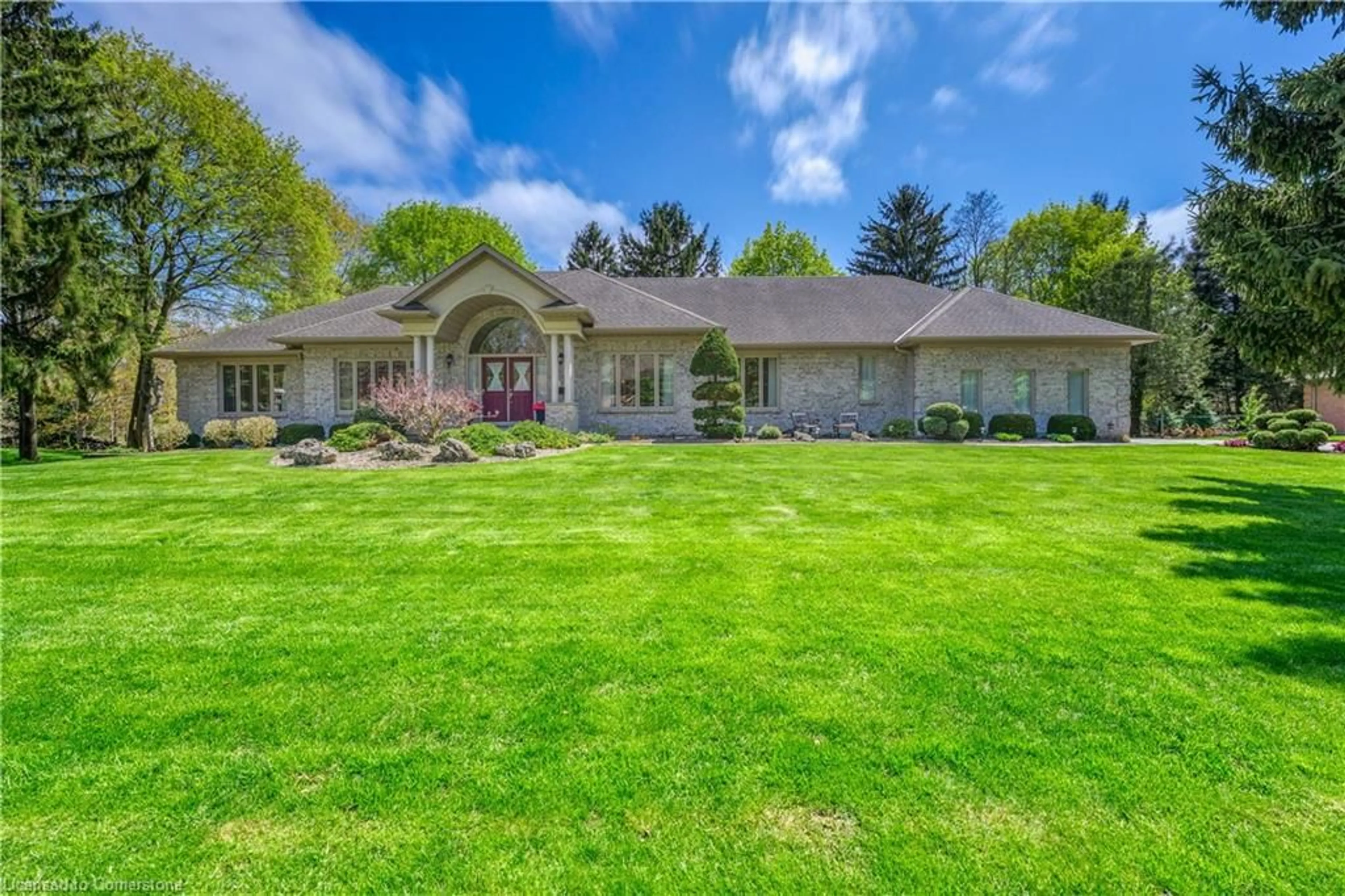 A pic from outside/outdoor area/front of a property/back of a property/a pic from drone, unknown for 1809 Wespencer Gate, Sarnia Ontario N7X 1A9