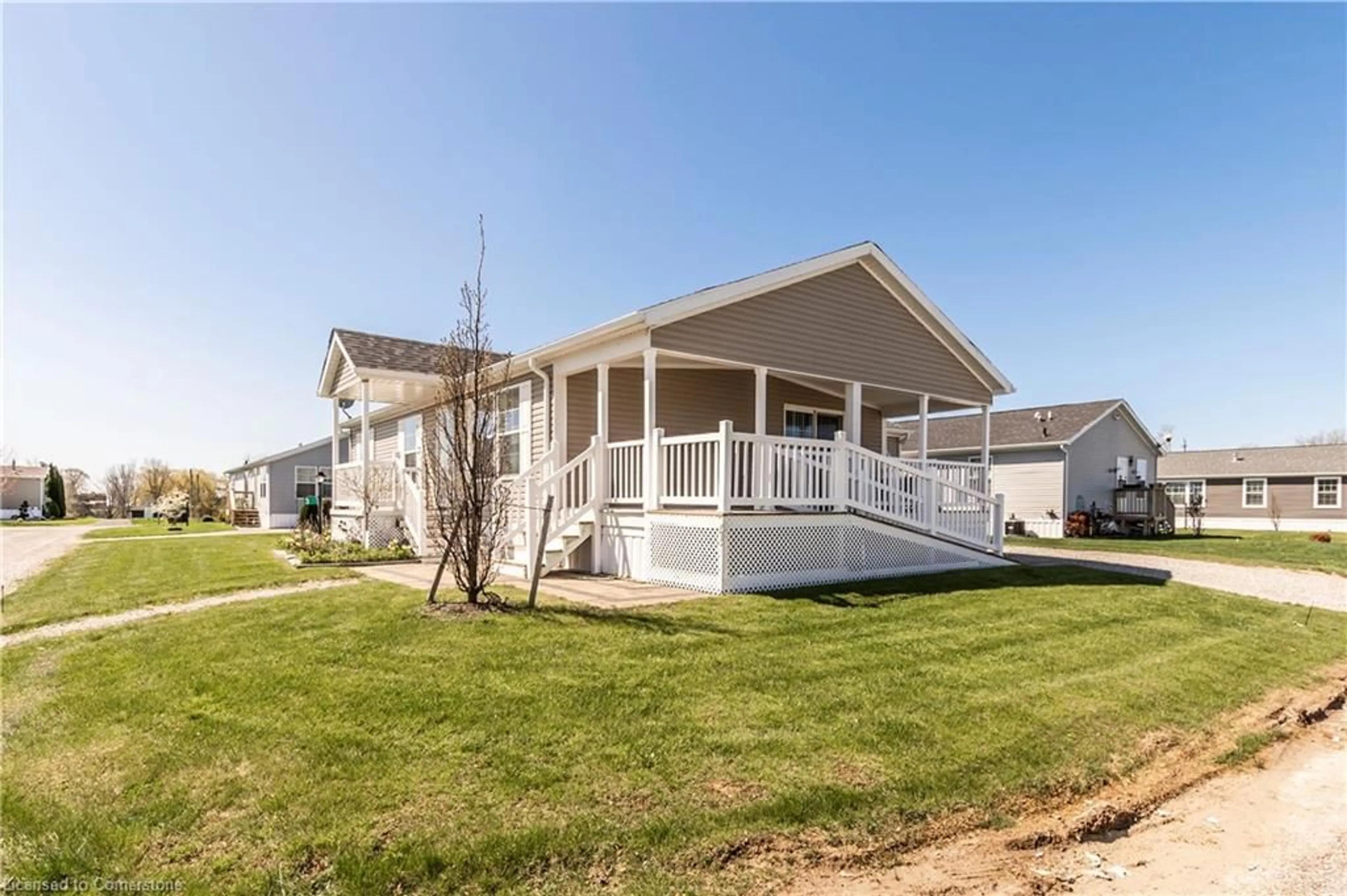 Home with vinyl exterior material, water/lake/river/ocean view for 3 Copper Beech Dr, Nanticoke Ontario N0A 1L0