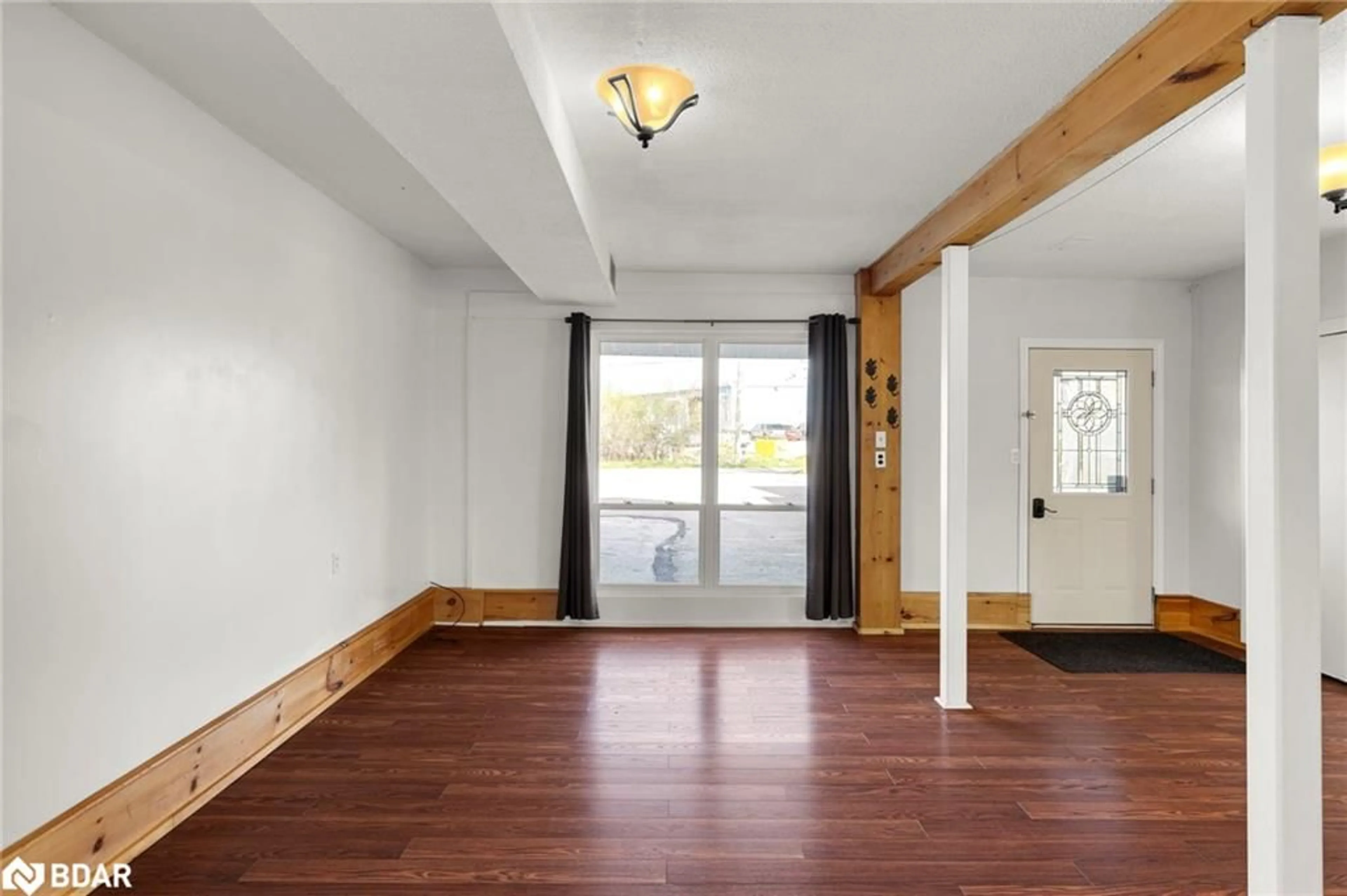 Indoor entryway for 3 Courtland St, Orillia Ontario L3V 1A4