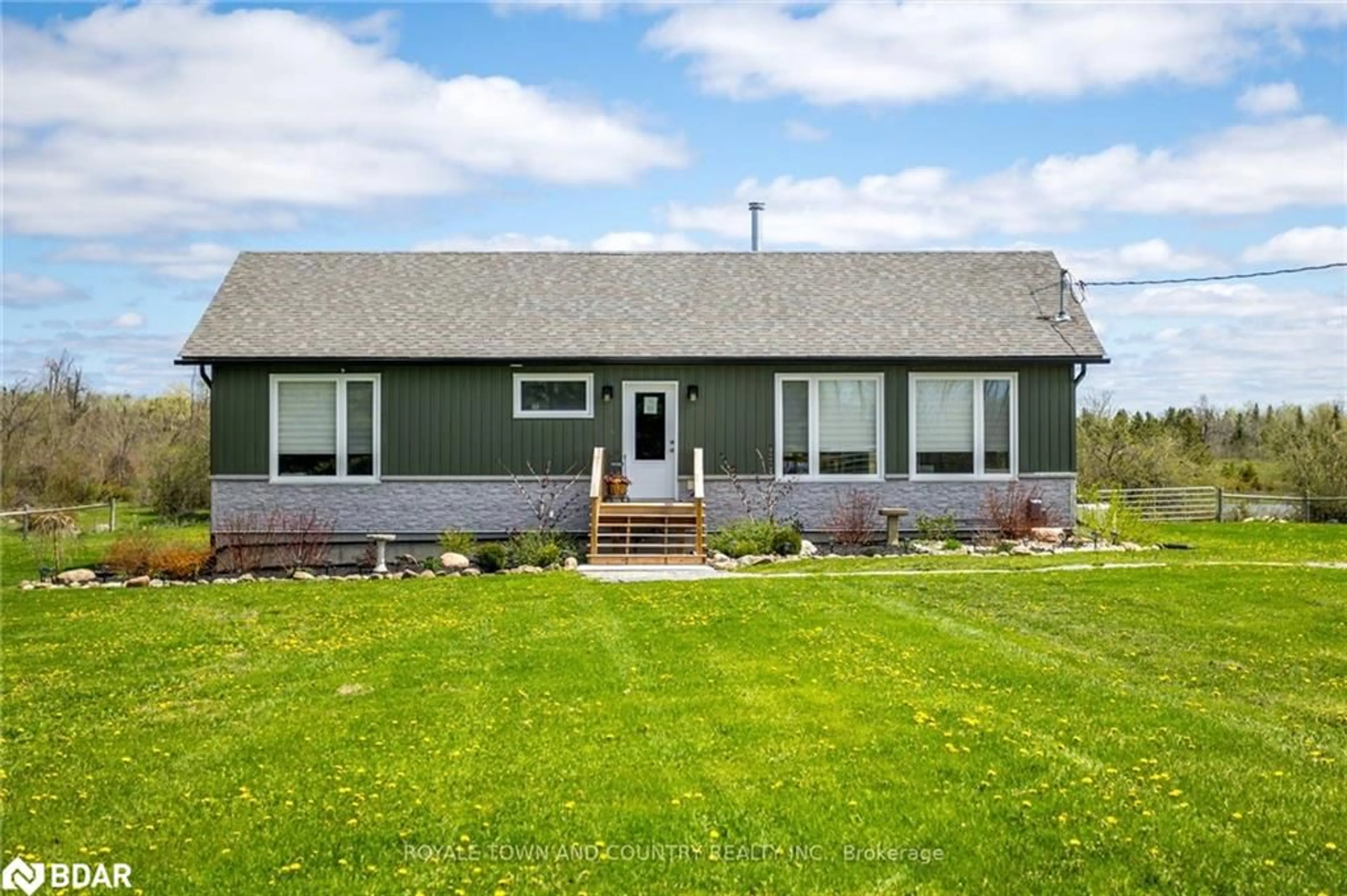Home with vinyl exterior material, unknown for 138 Shrike Rd, Kawartha Lakes Ontario K0M 2B0