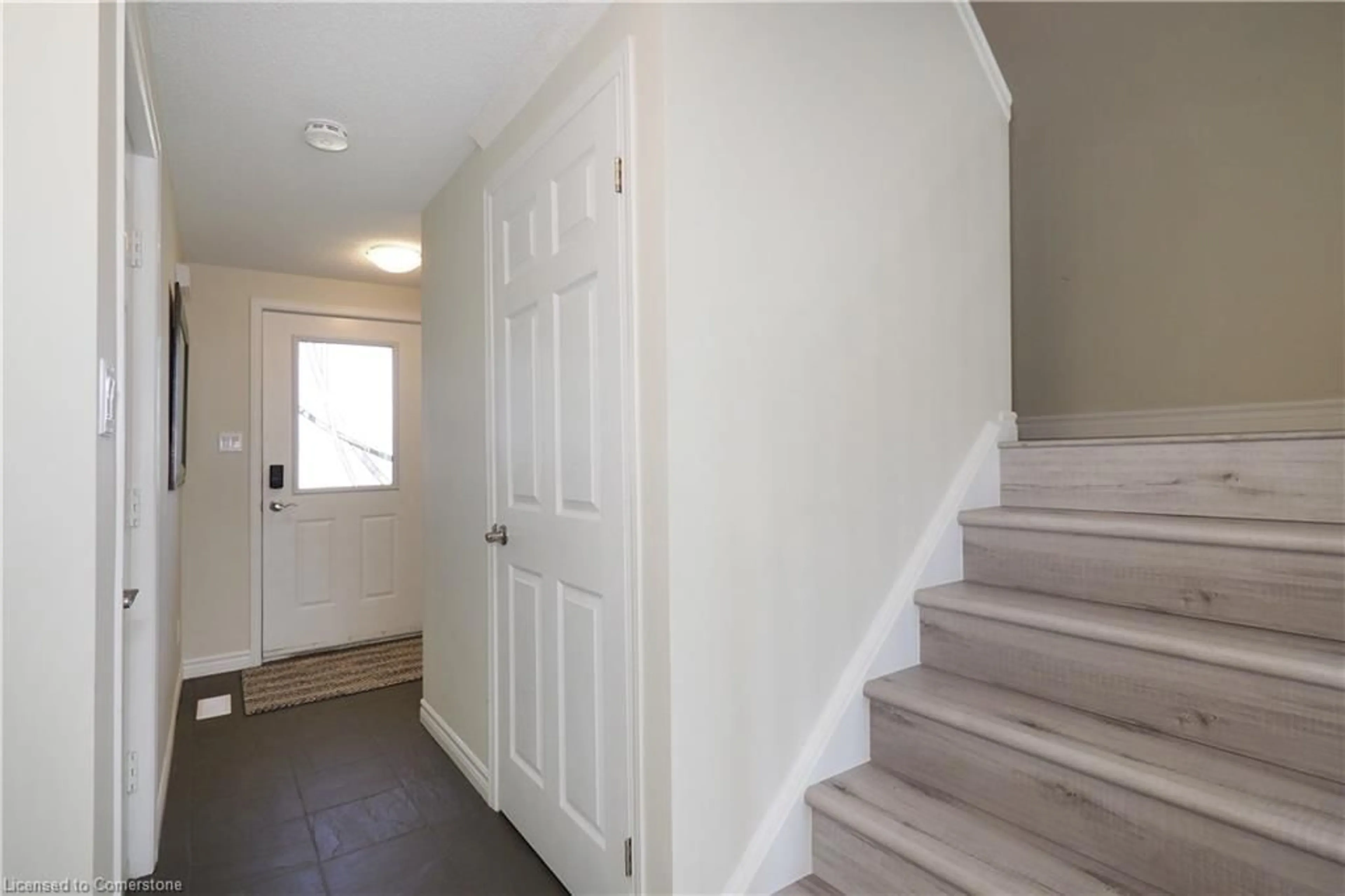 Indoor entryway for 21 Dawn Ridge Dr, Kitchener Ontario N2N 3J7