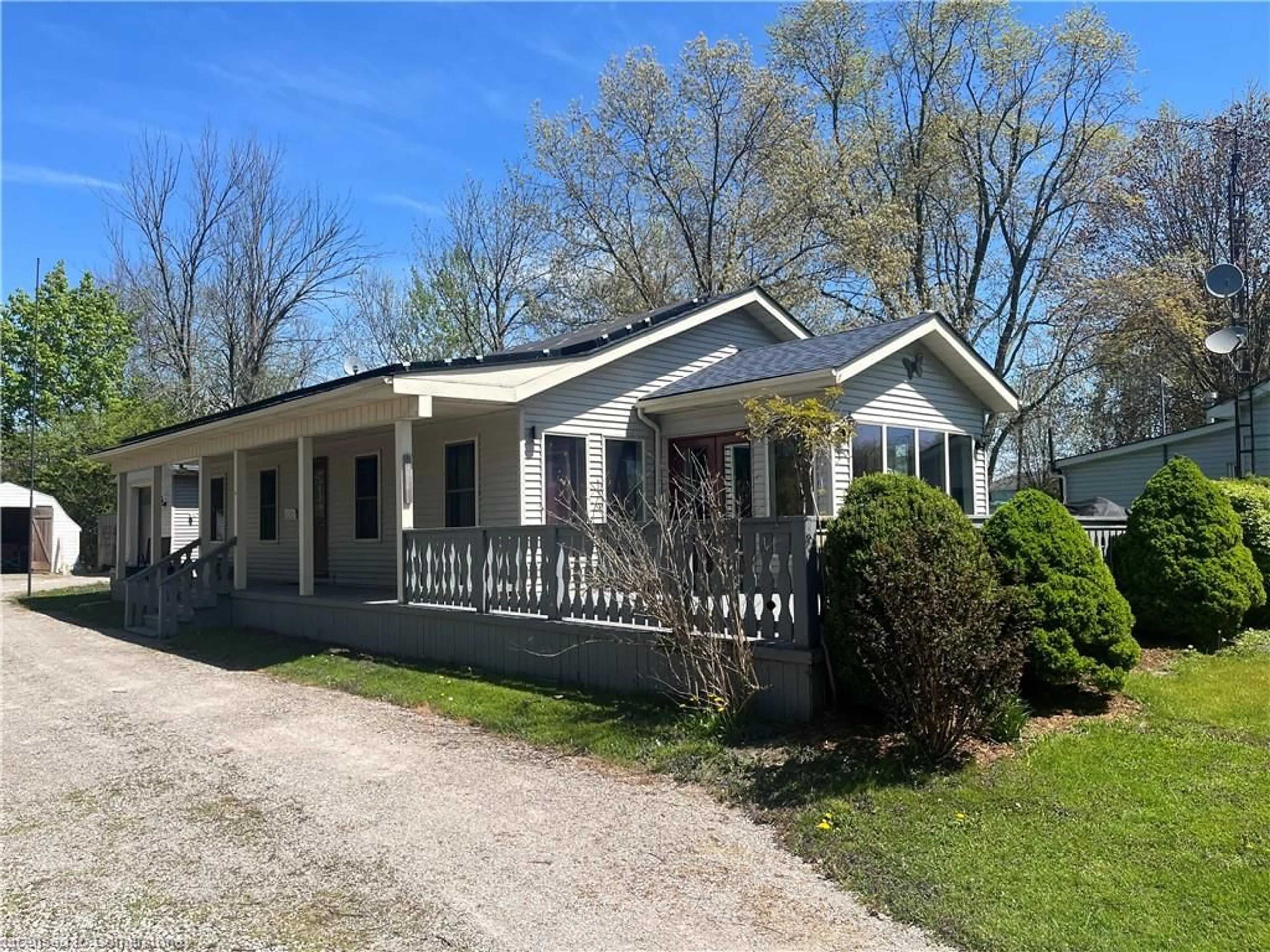 Home with vinyl exterior material, street for 22 3rd St, Selkirk Ontario N0A 1P0