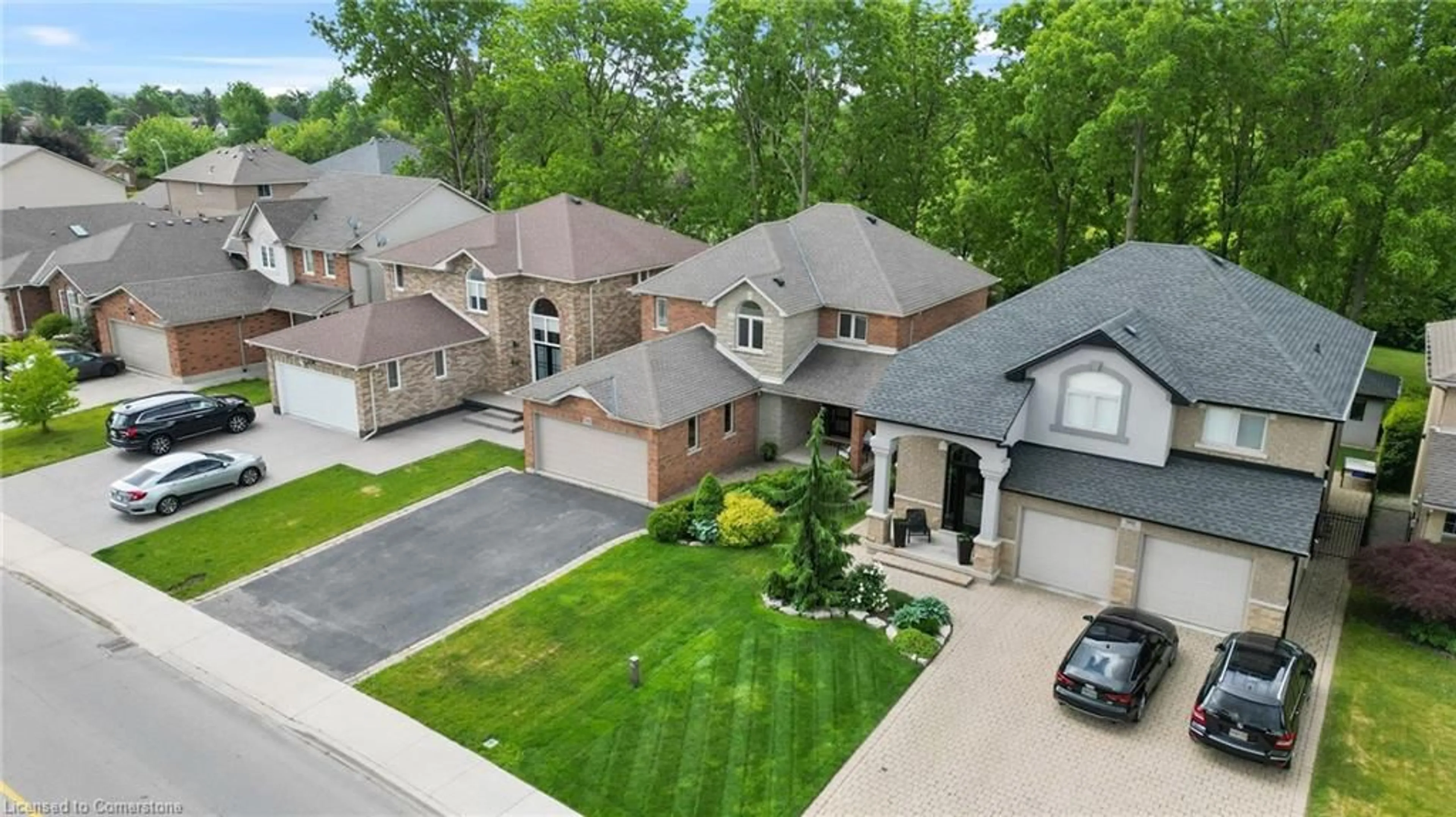 A pic from outside/outdoor area/front of a property/back of a property/a pic from drone, street for 786 Upper Horning Rd, Hamilton Ontario L9C 7R4