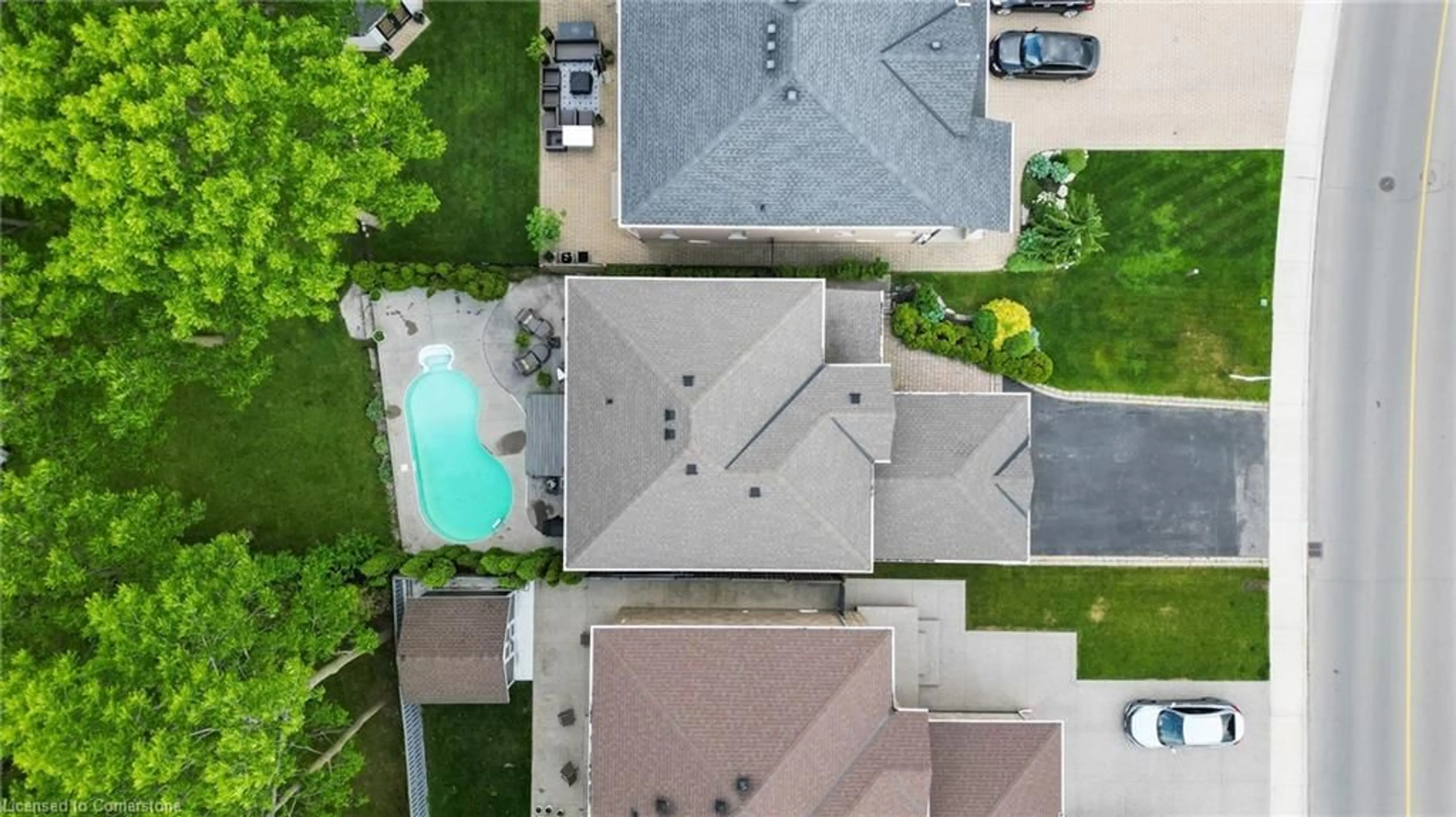 A pic from outside/outdoor area/front of a property/back of a property/a pic from drone, street for 786 Upper Horning Rd, Hamilton Ontario L9C 7R4